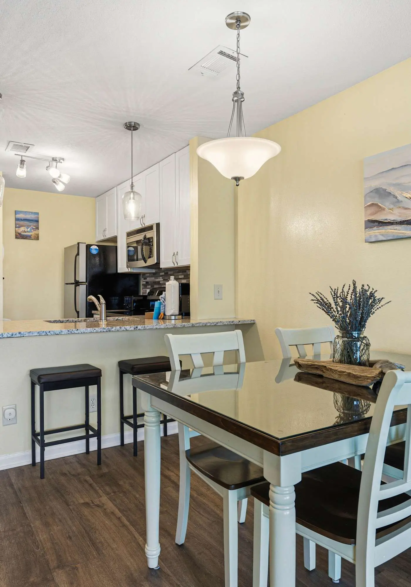 Spacious pet-friendly villa with full kitchen, shared pool & private beach access