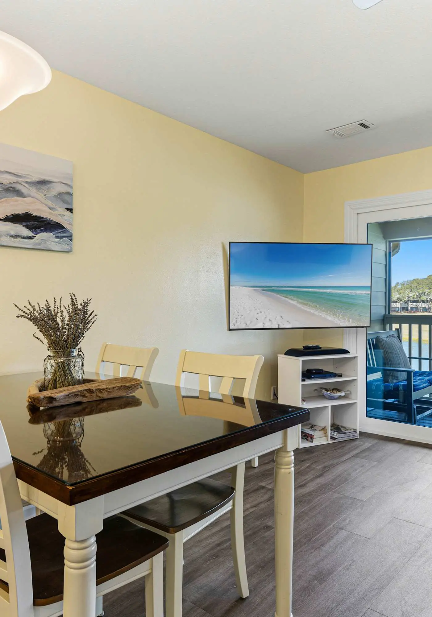 Spacious pet-friendly villa with full kitchen, shared pool & private beach access