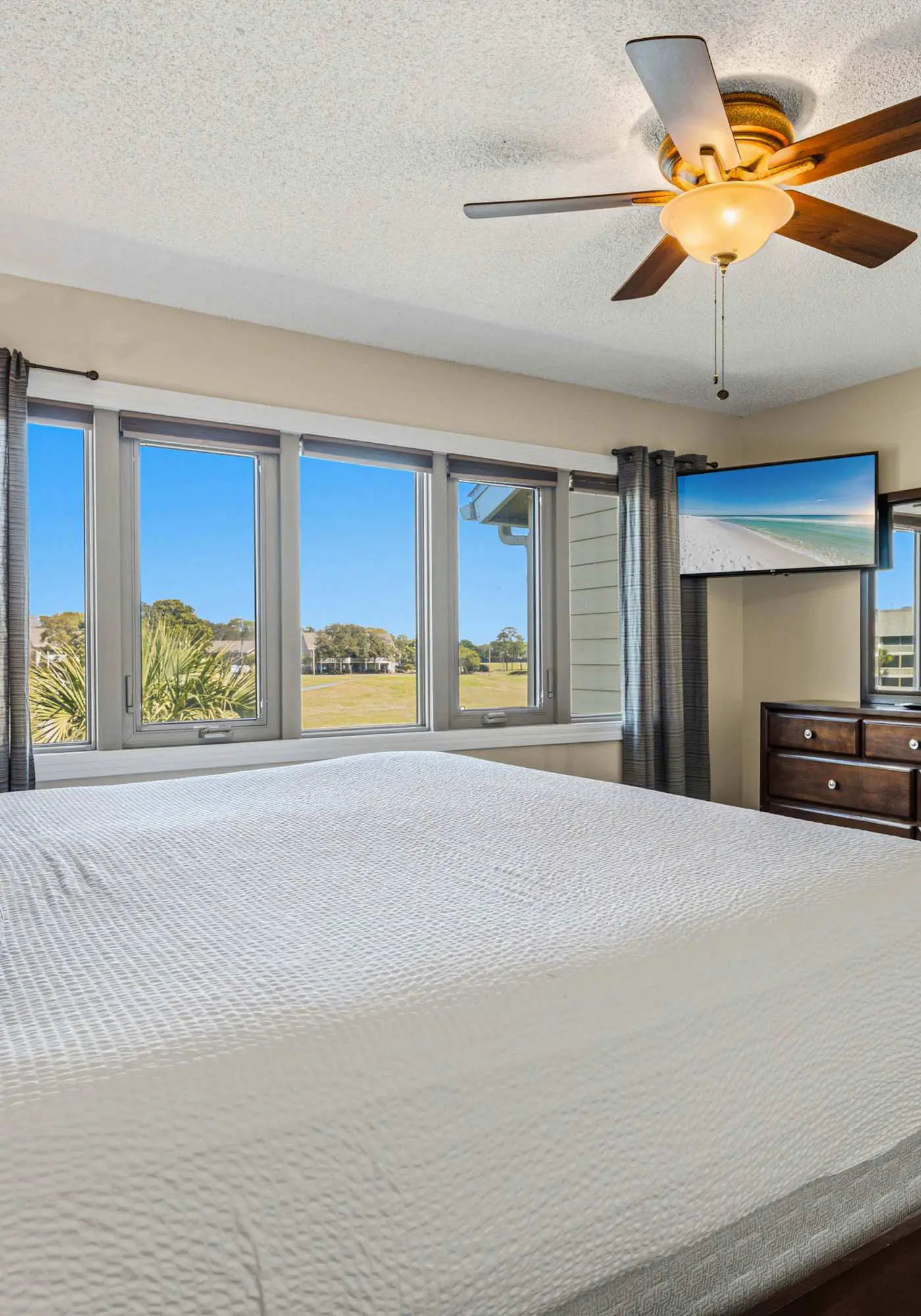 Spacious pet-friendly villa with full kitchen, shared pool & private beach access