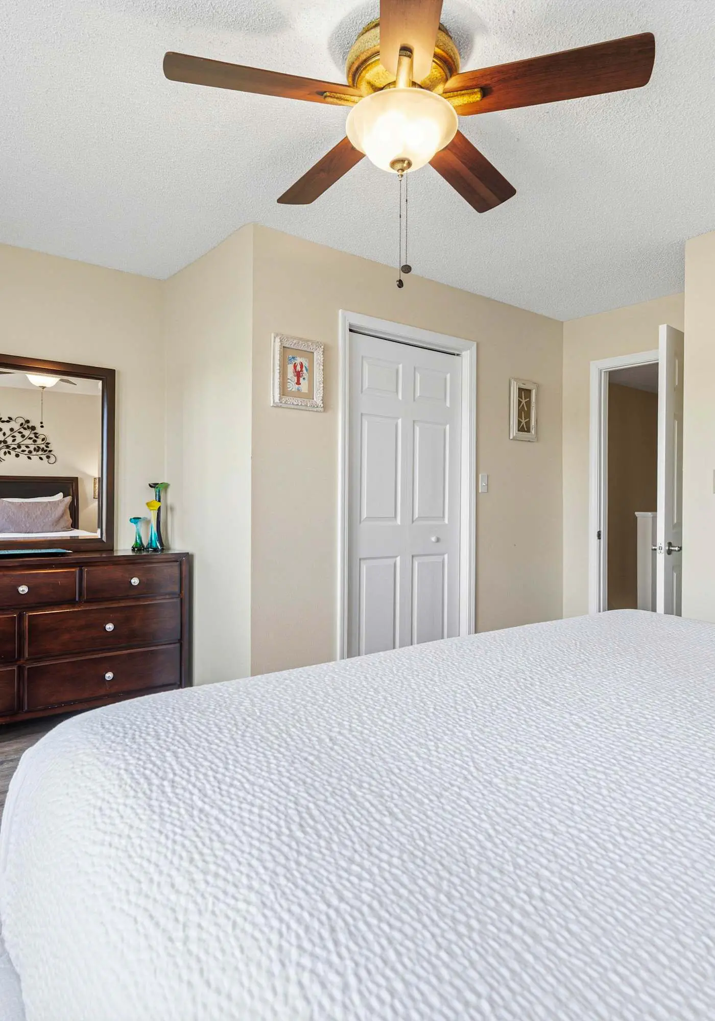 Spacious pet-friendly villa with full kitchen, shared pool & private beach access