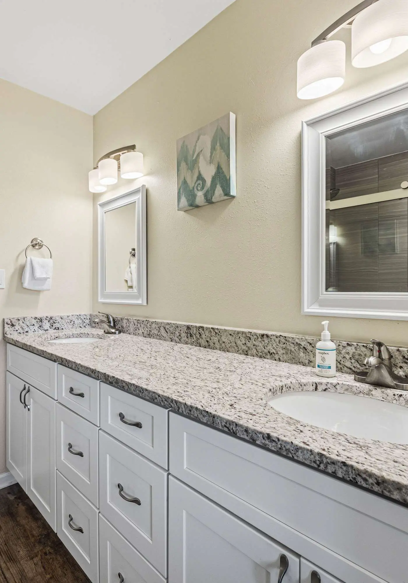Spacious pet-friendly villa with full kitchen, shared pool & private beach access