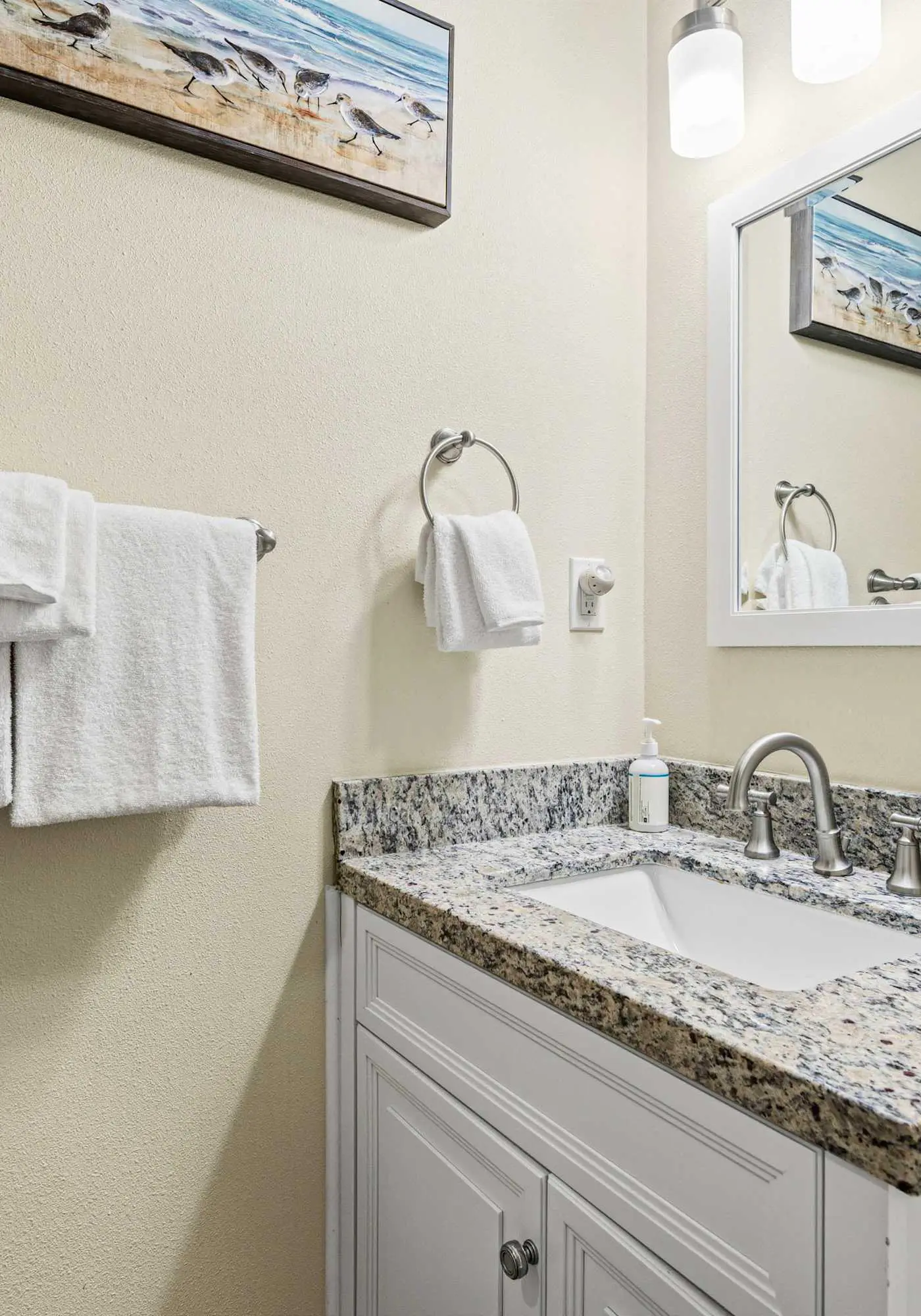 Spacious pet-friendly villa with full kitchen, shared pool & private beach access