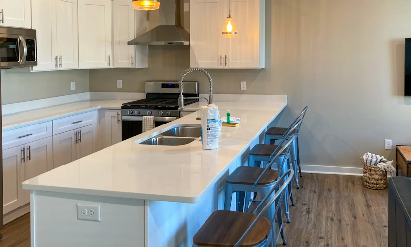 Dog-friendly duplex with a balcony, washer/dryer, & AC - close to the ocean