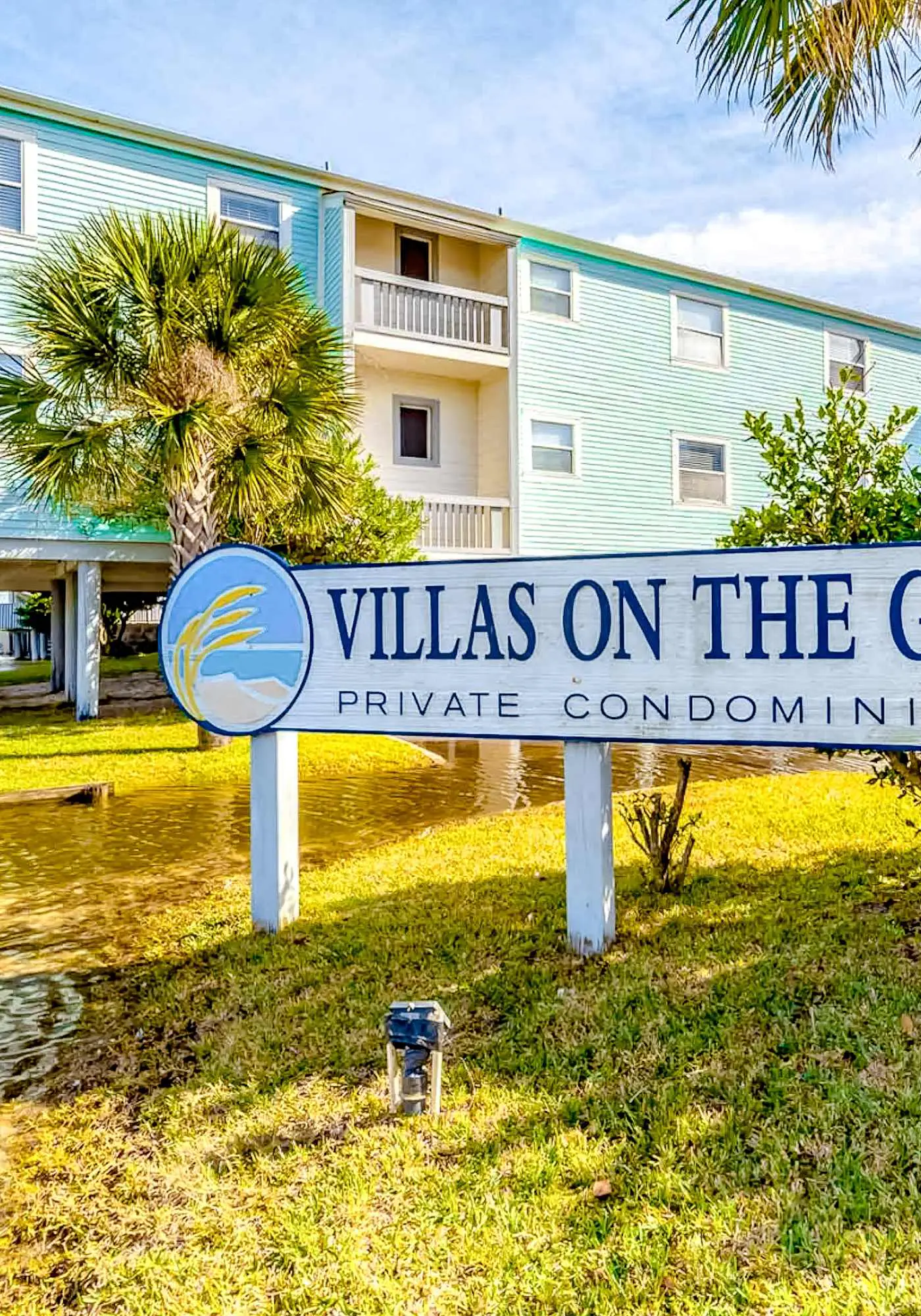 Cozy Coastal Gulf Condo with Shared Pool and Beach Access