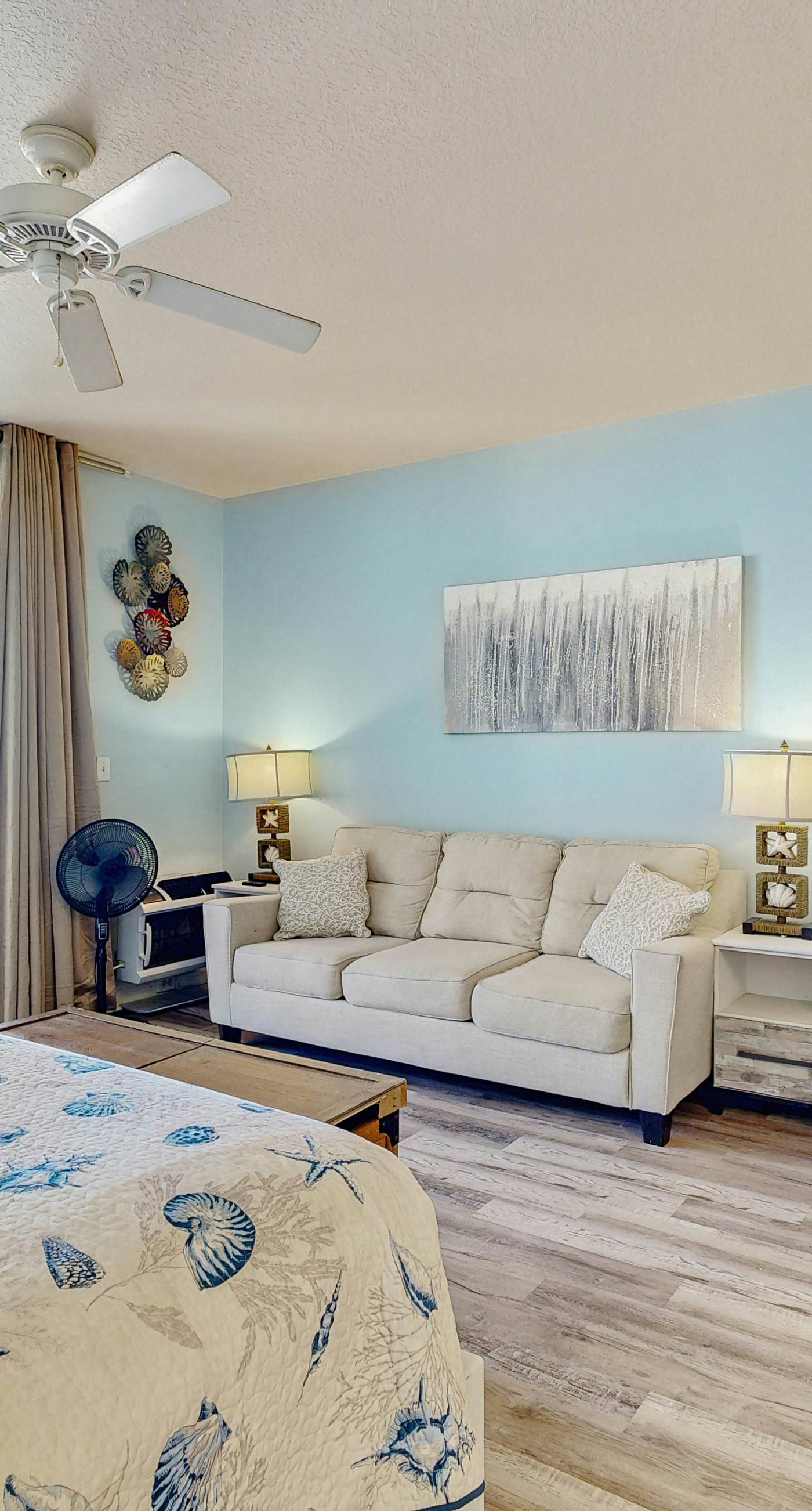 Cozy coastal studio with shared pool, beach access and close to everything