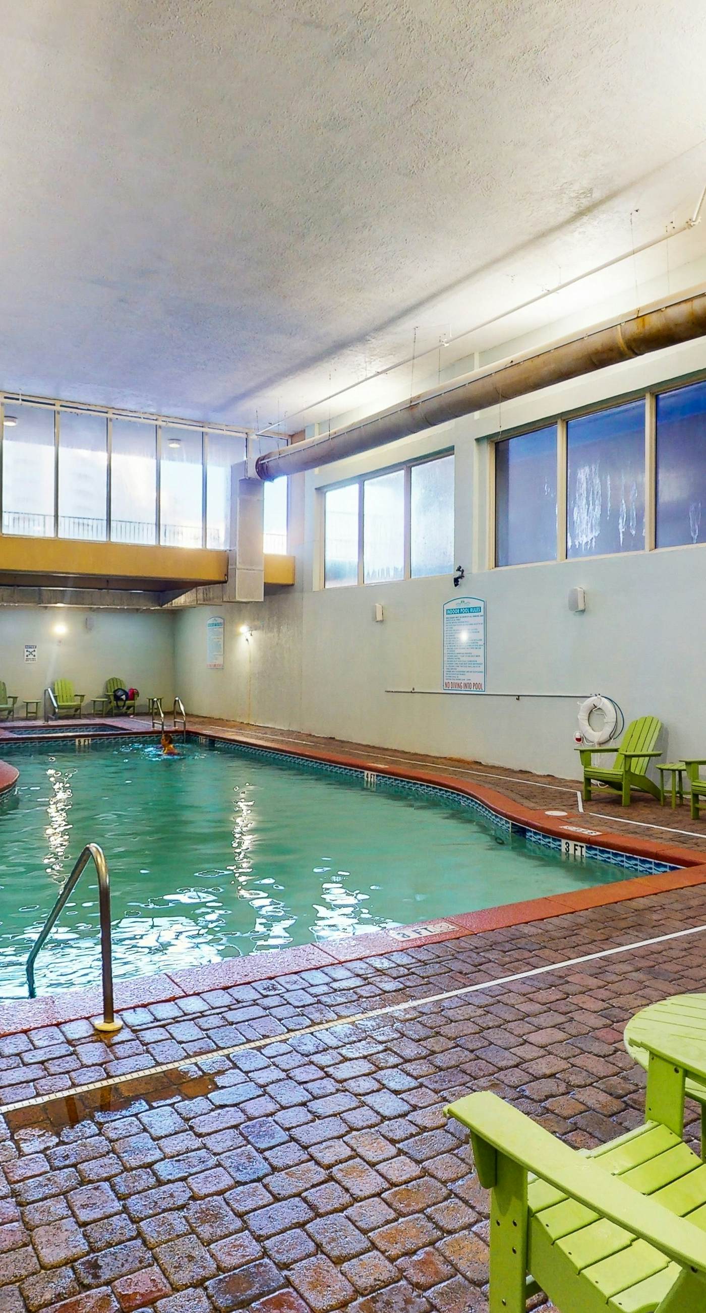 Cozy coastal studio with shared pool, beach access and close to everything