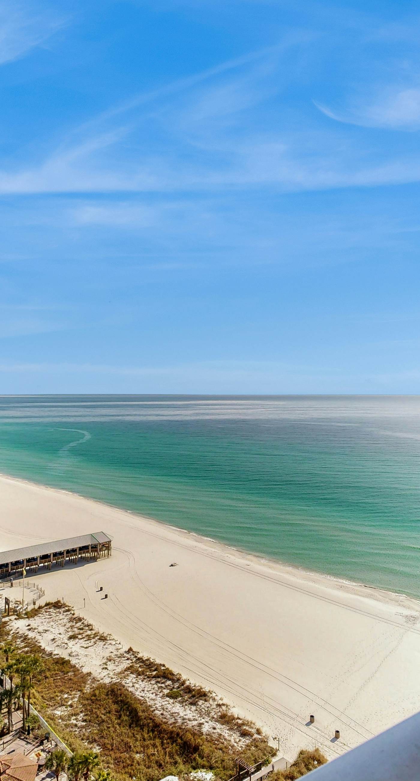 Cozy coastal studio with shared pool, beach access and close to everything