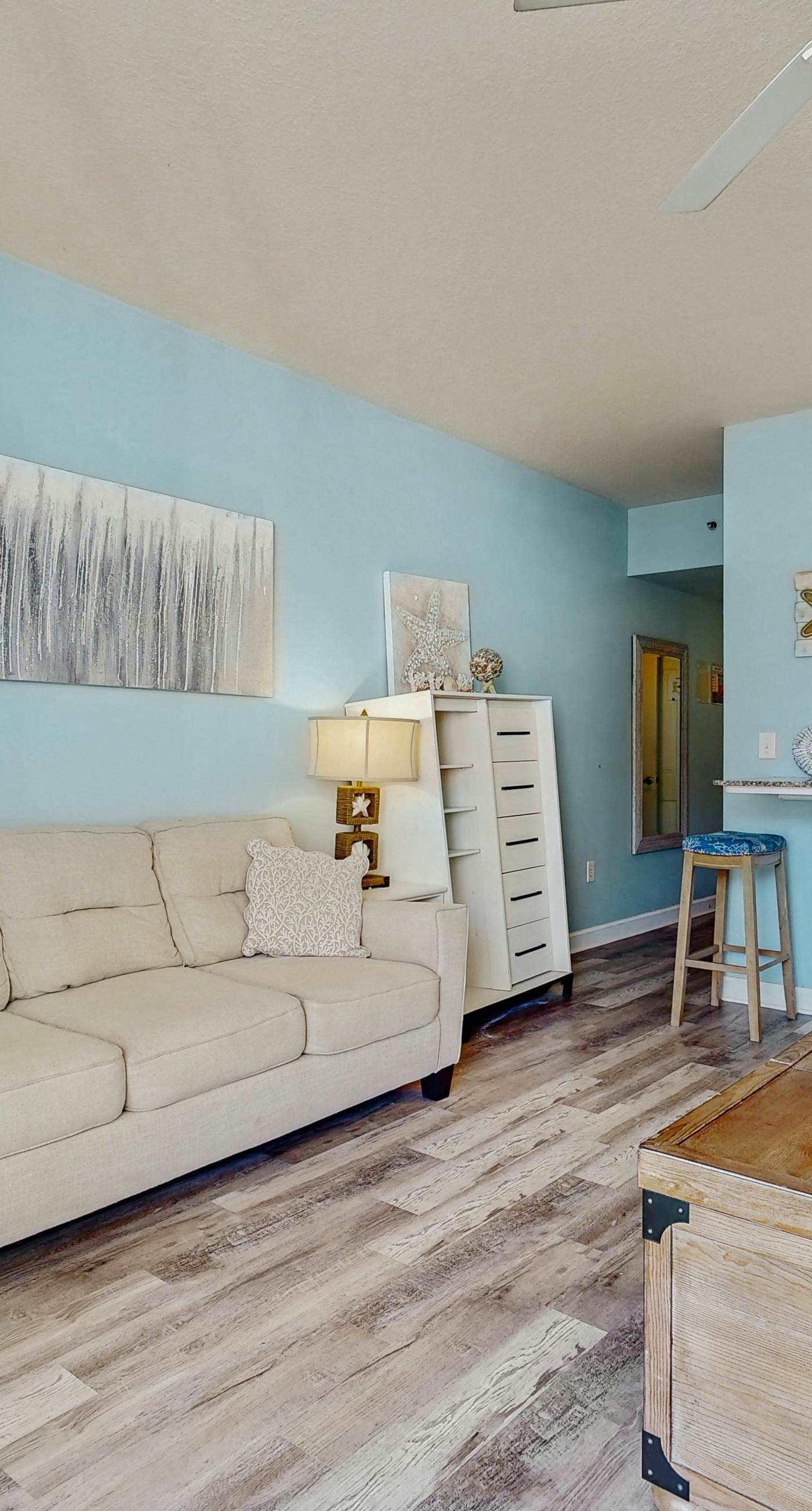 Cozy coastal studio with shared pool, beach access and close to everything