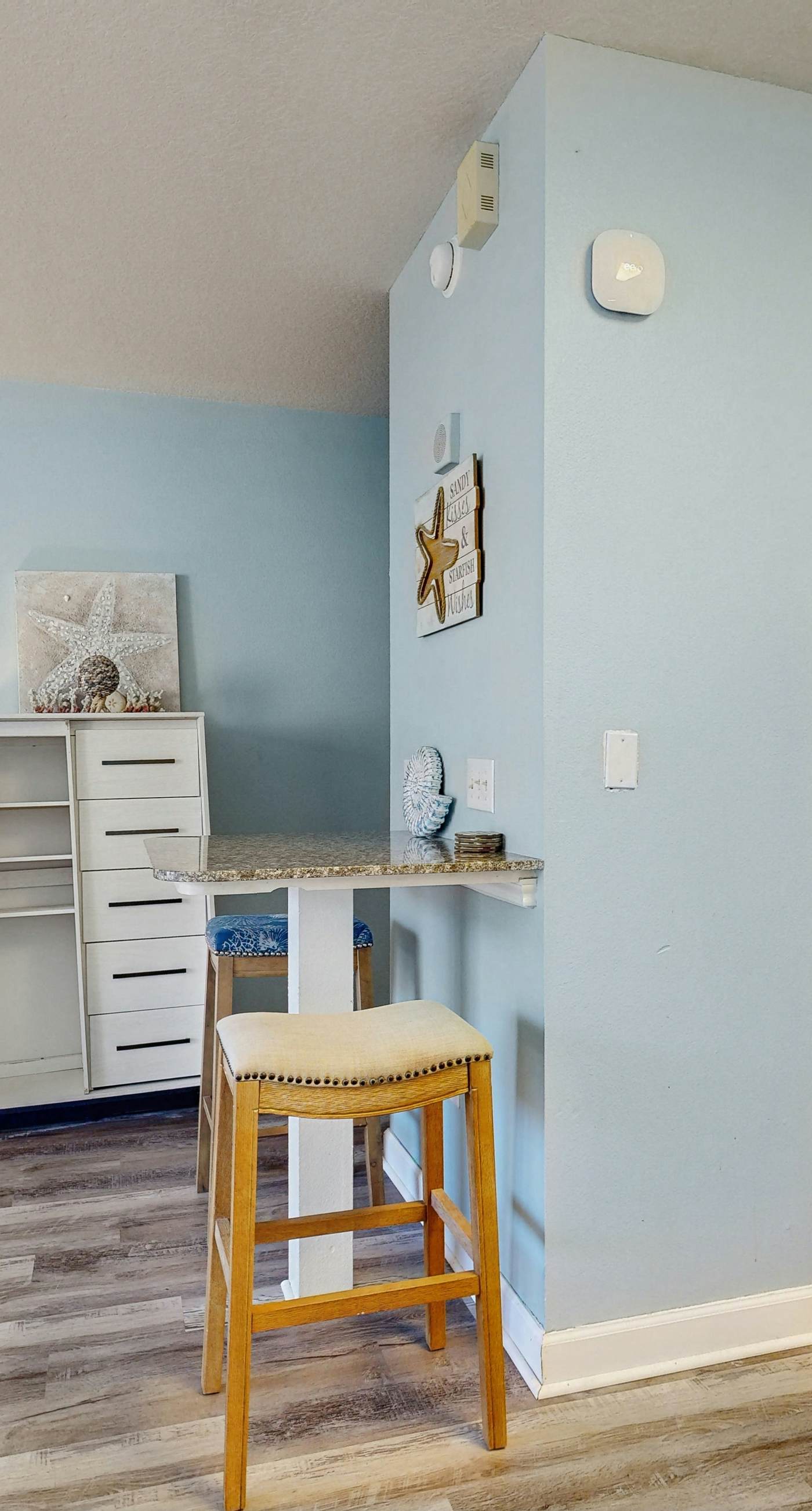 Cozy coastal studio with shared pool, beach access and close to everything