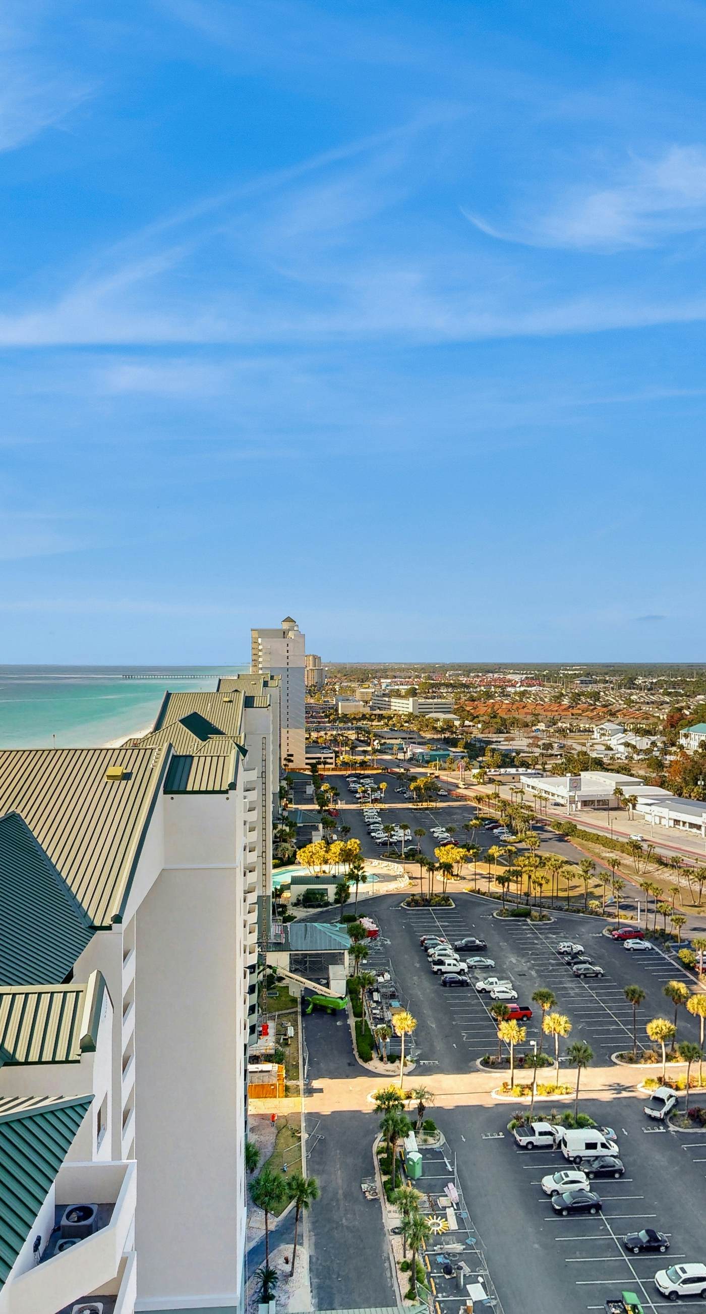 Cozy coastal studio with shared pool, beach access and close to everything