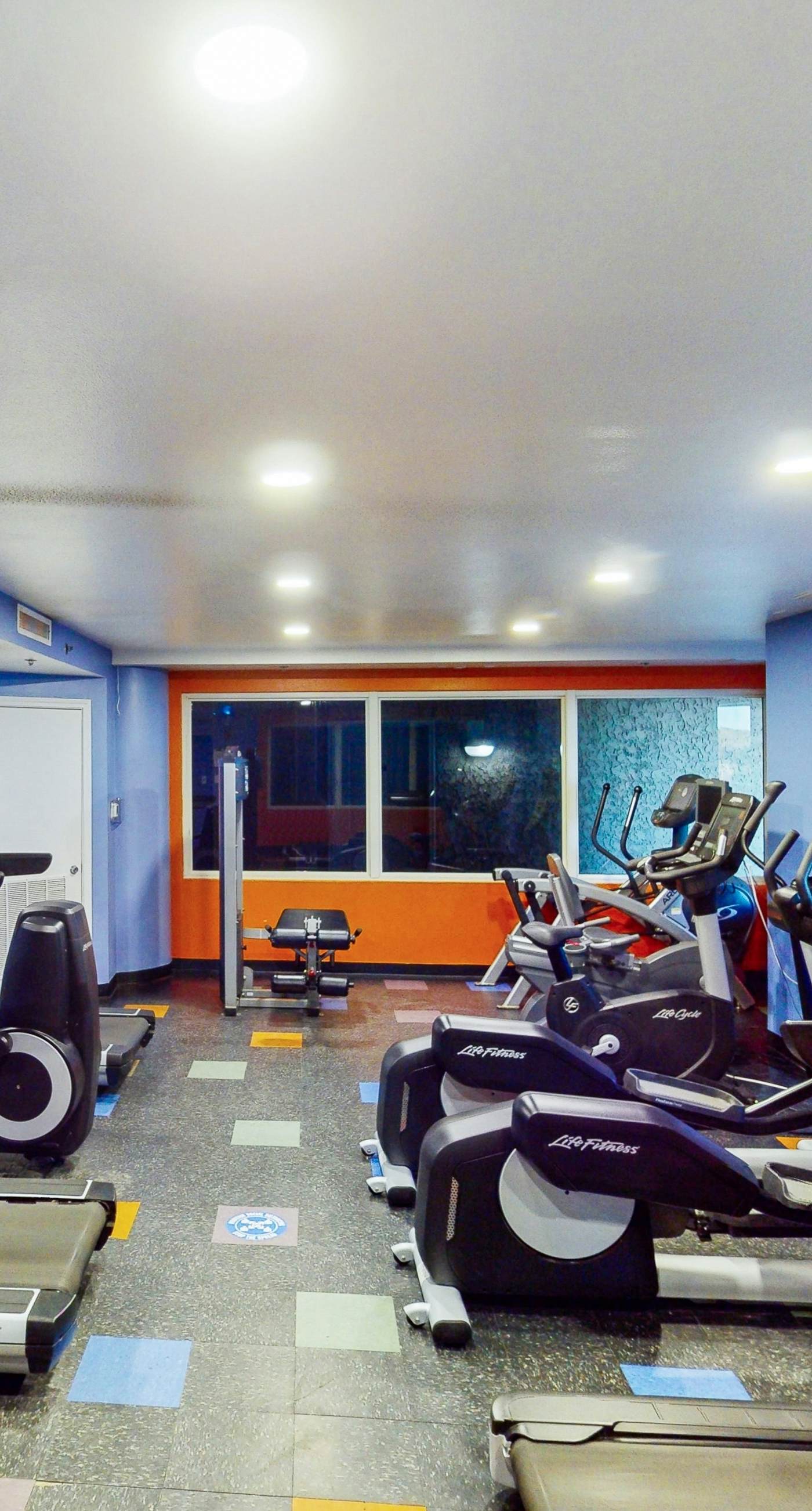 Cozy coastal studio with shared pool, beach access and close to everything