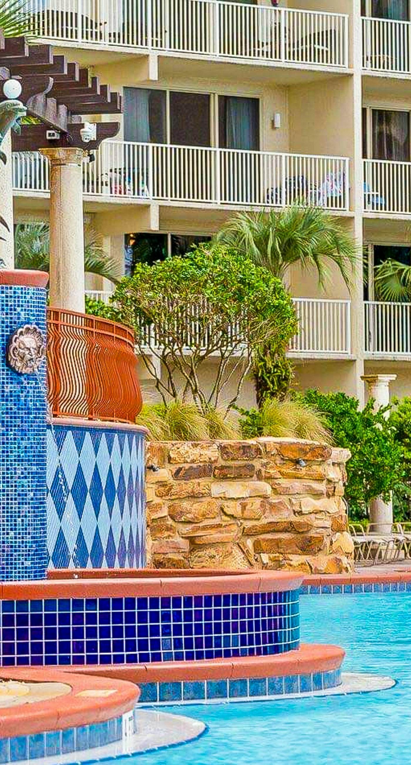 Cozy coastal studio with shared pool, beach access and close to everything