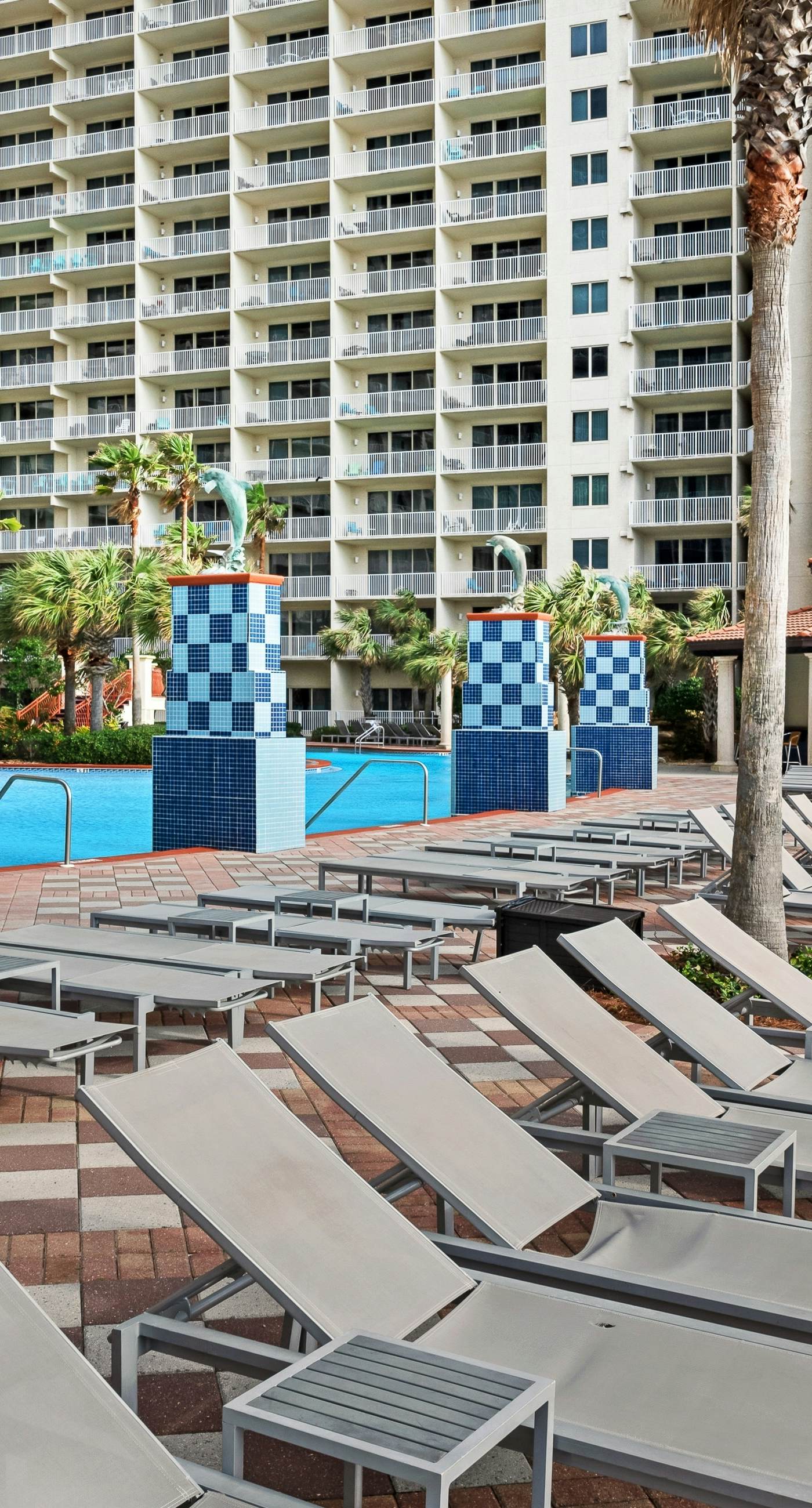 Cozy coastal studio with shared pool, beach access and close to everything