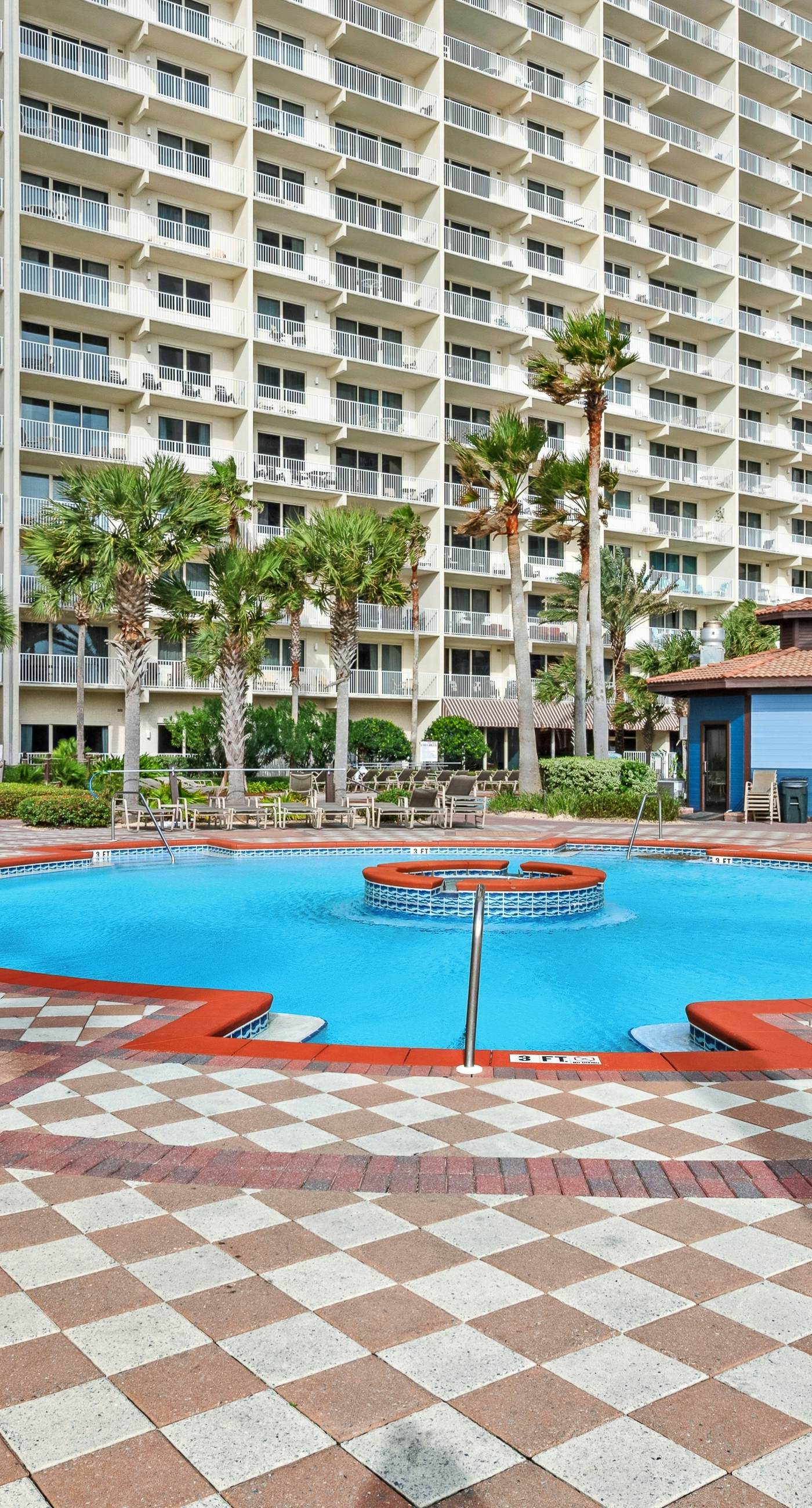 Cozy coastal studio with shared pool, beach access and close to everything