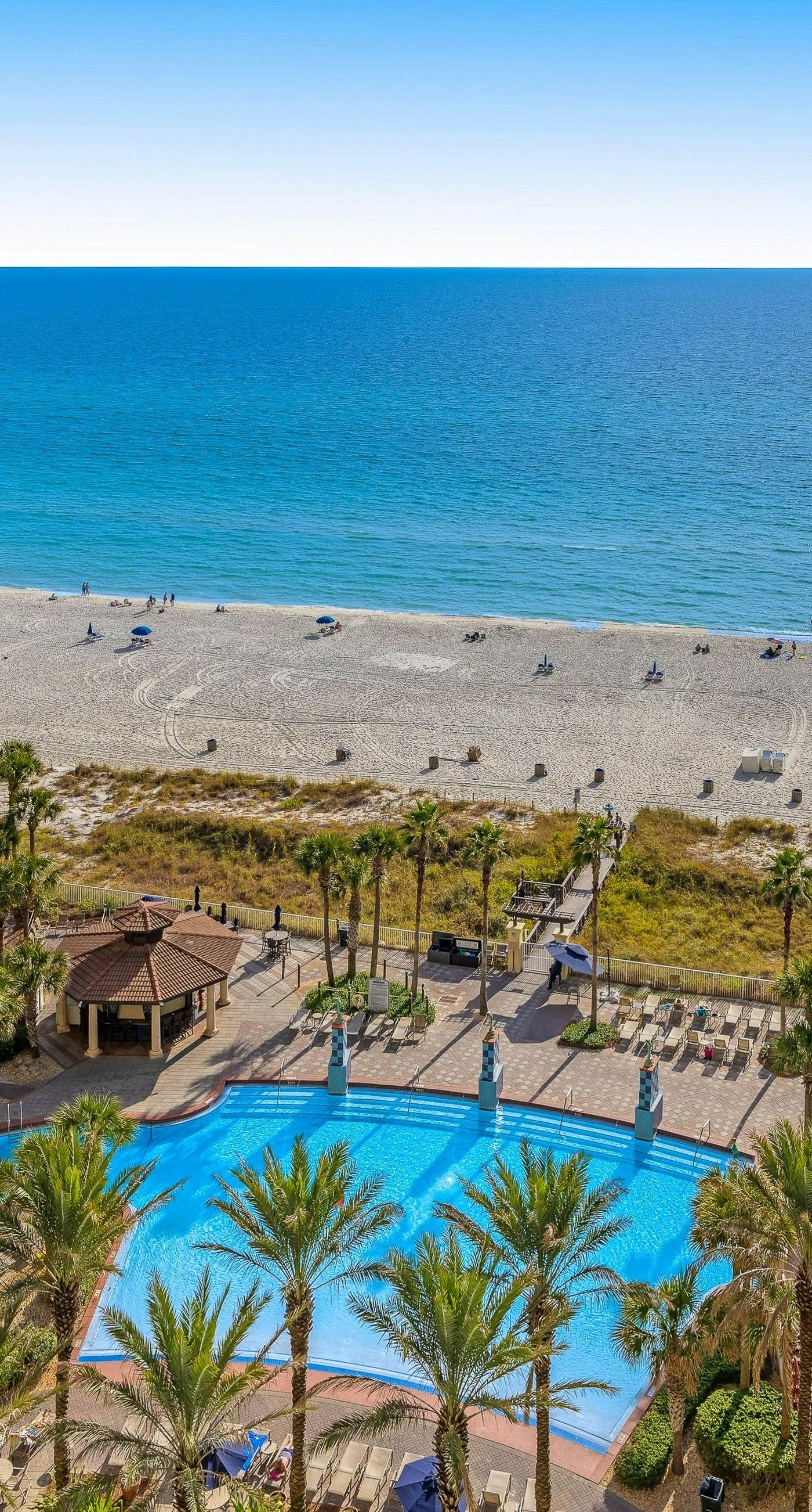 Cozy coastal studio with shared pool, beach access and close to everything