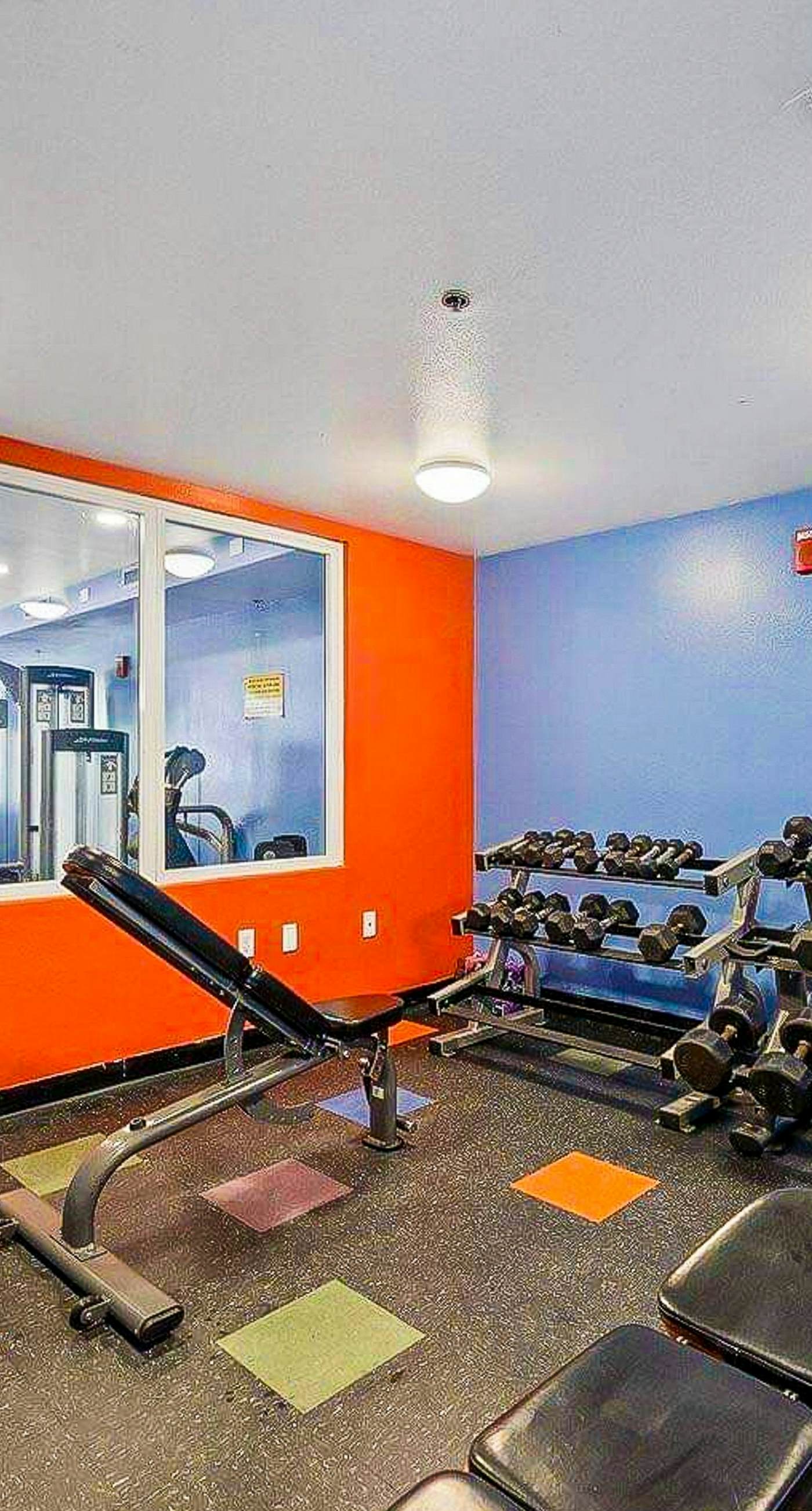 Cozy coastal studio with shared pool, beach access and close to everything