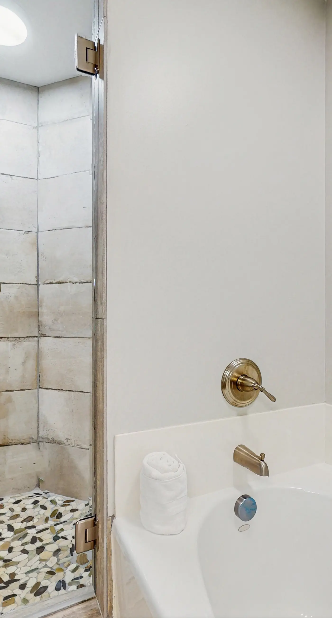 Stylish oceanfront condo including shared pool and beach access