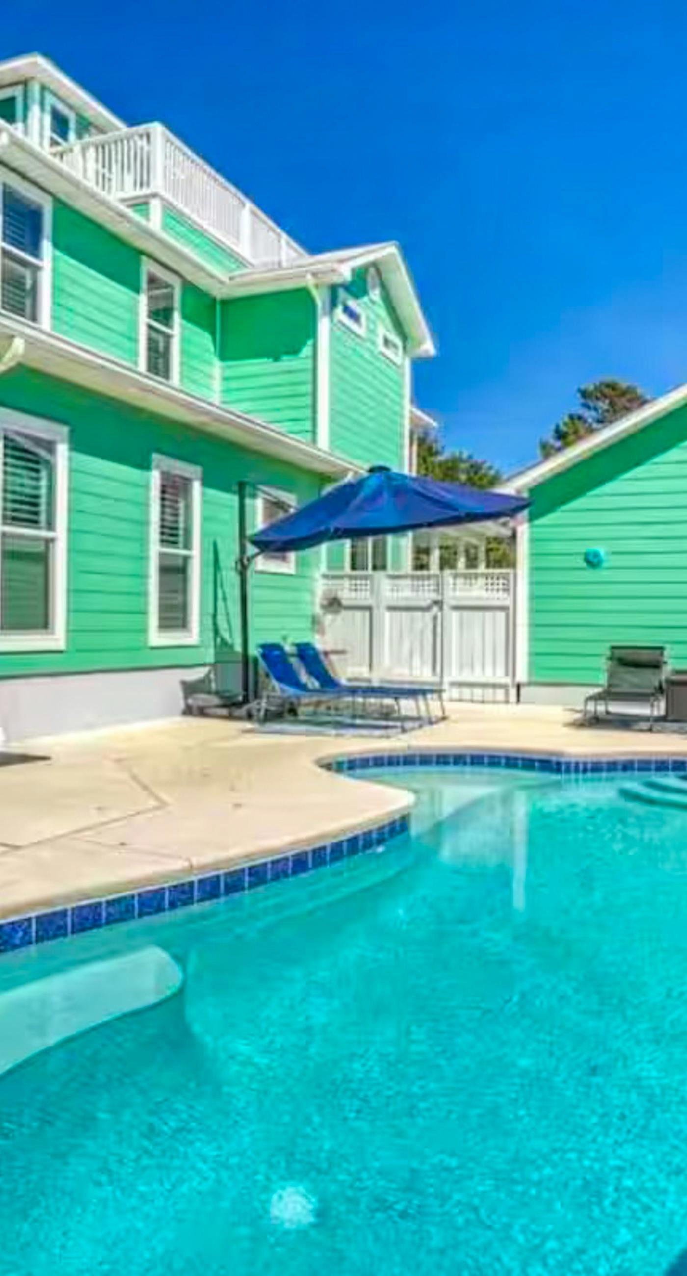 Gorgeous dog-friendly home with private pool & close to everything