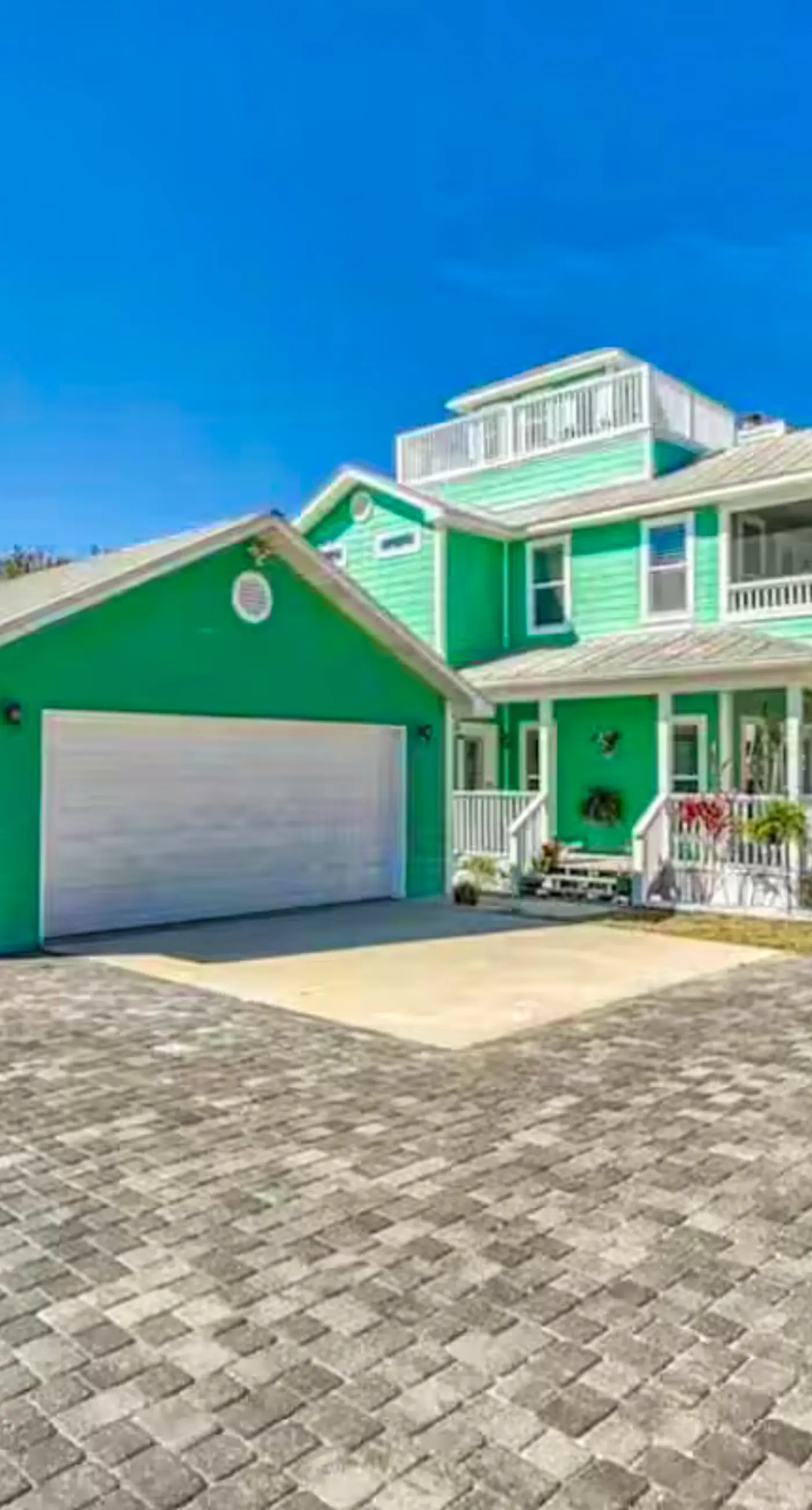 Gorgeous dog-friendly home with private pool & close to everything