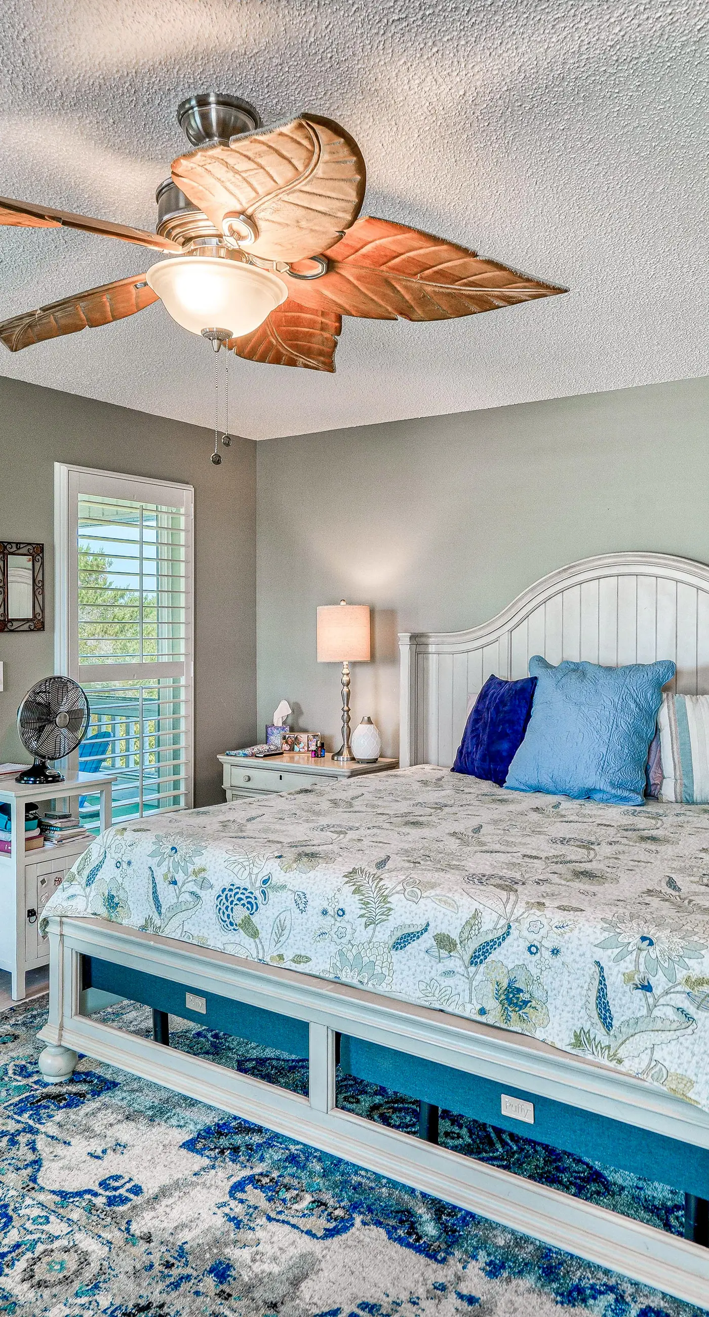 Gorgeous dog-friendly home with private pool & close to everything