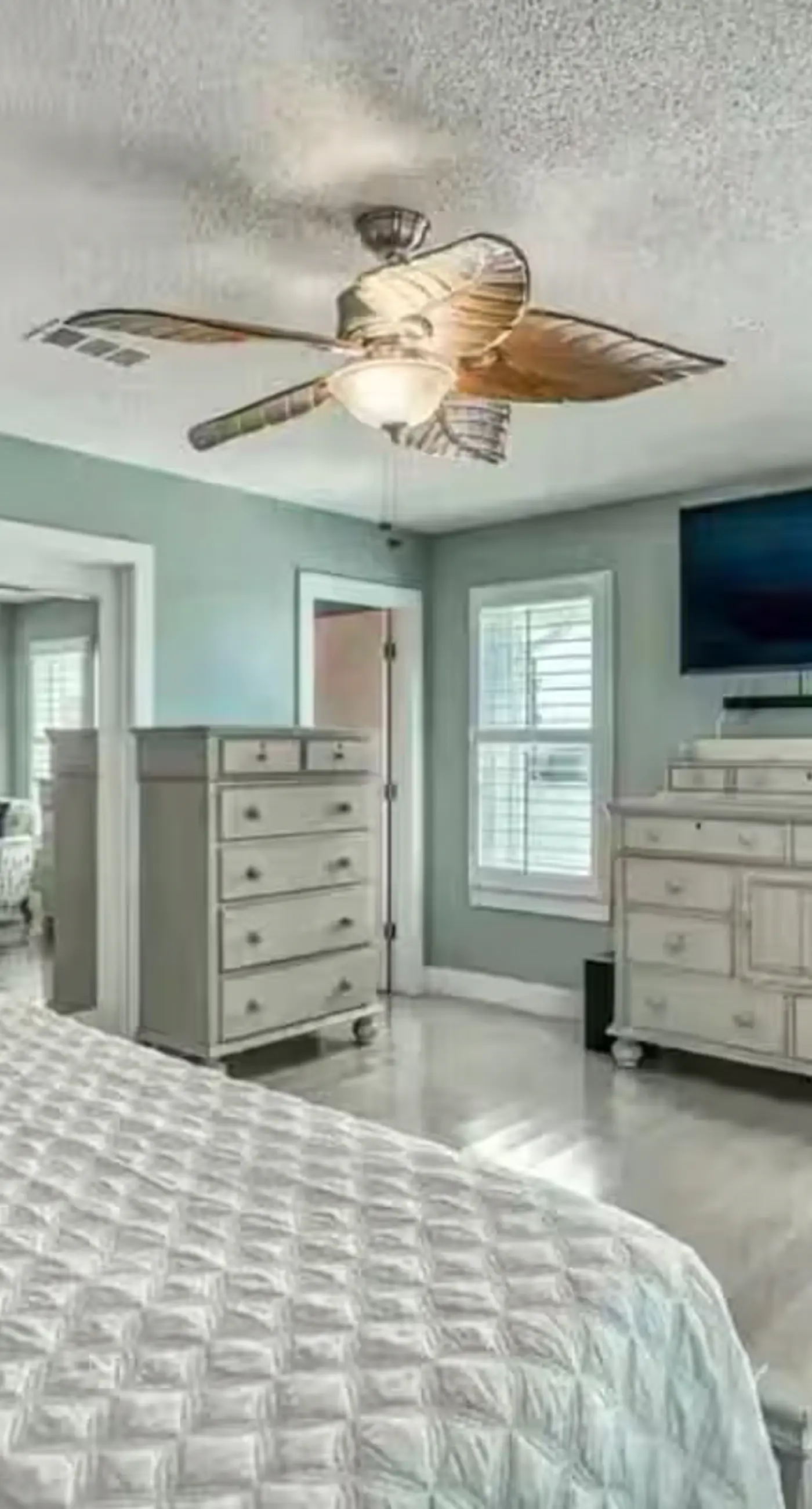 Gorgeous dog-friendly home with private pool & close to everything