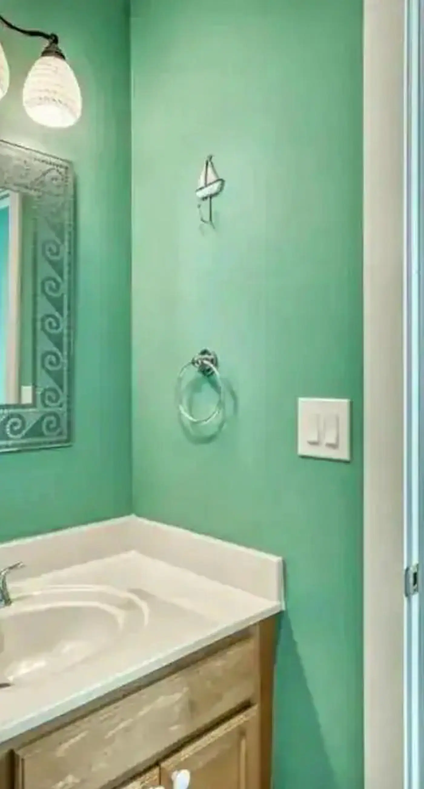 Gorgeous dog-friendly home with private pool & close to everything