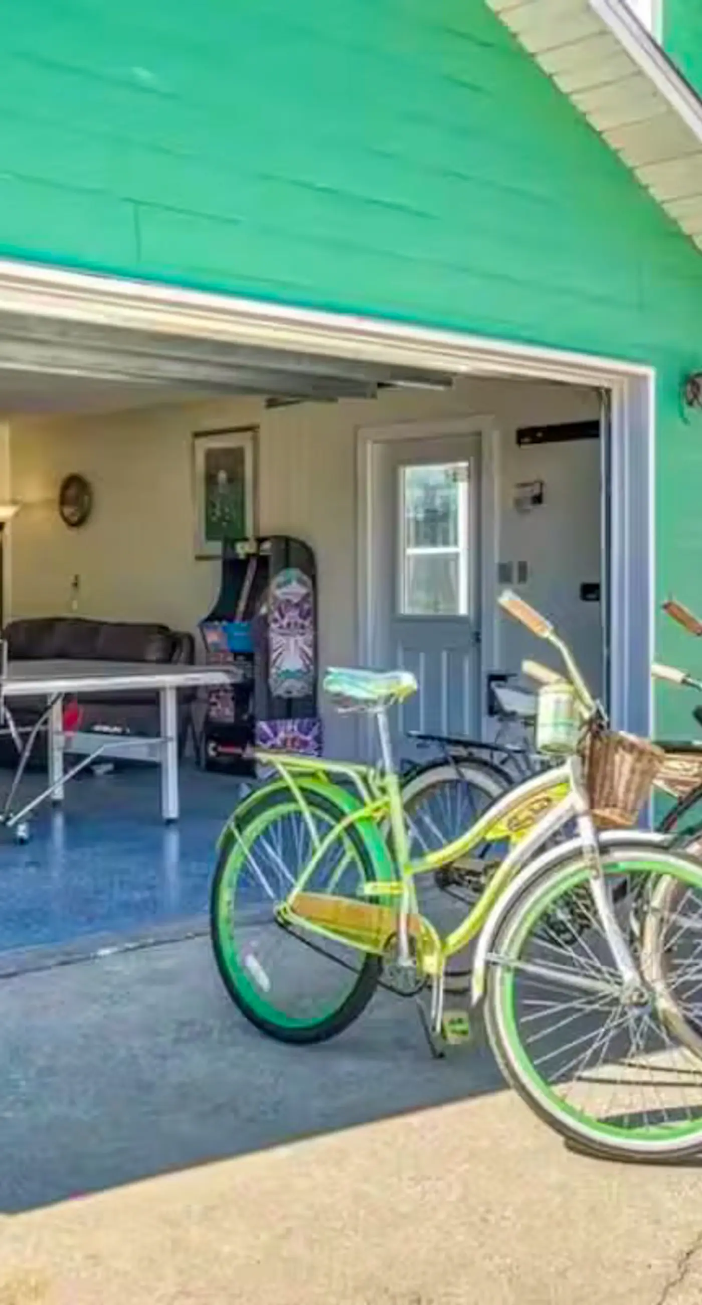 Gorgeous dog-friendly home with private pool & close to everything