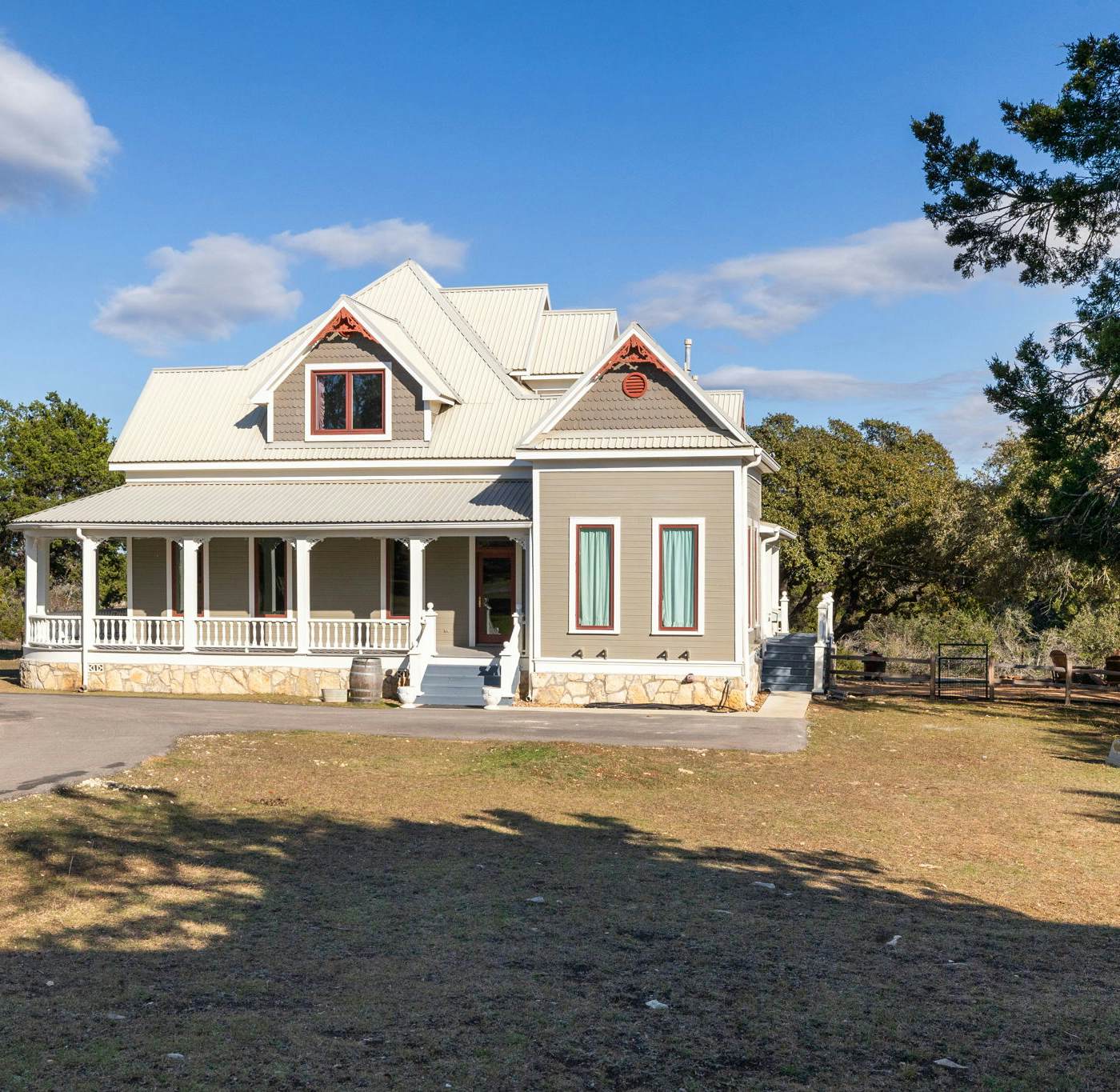 Unique Victorian Estate - The Llama Ranch