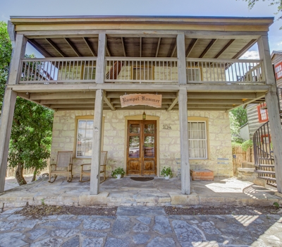 Historic Rumpel Kammer - Steps to Main