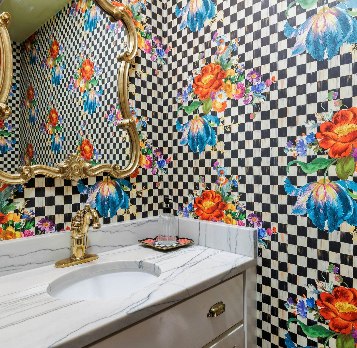 Unique Victorian Home in Llama Ranch