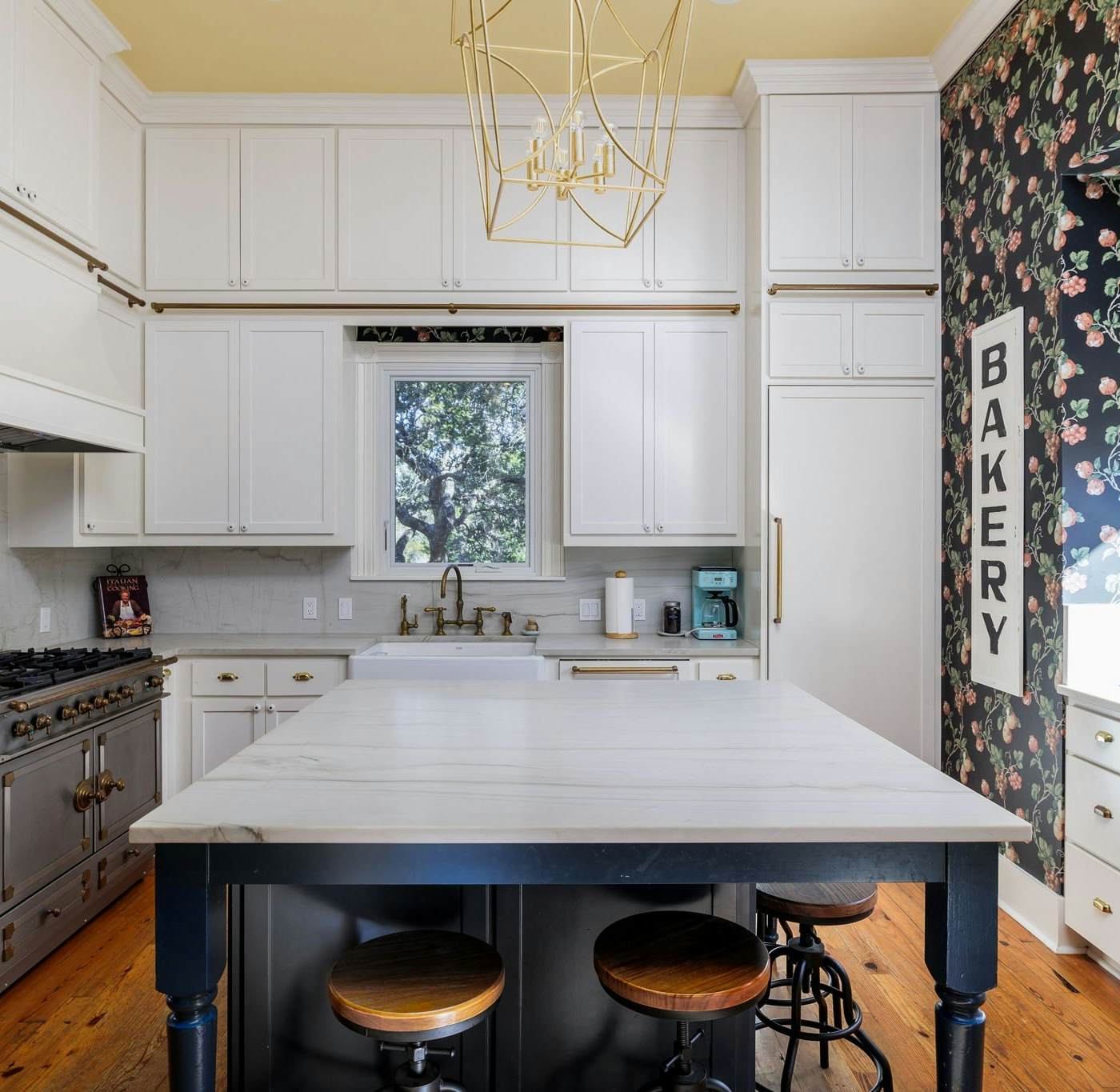 Unique Victorian Home in Llama Ranch