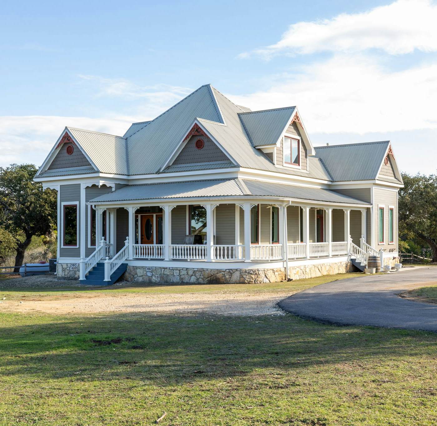 Unique Victorian Home in Llama Ranch
