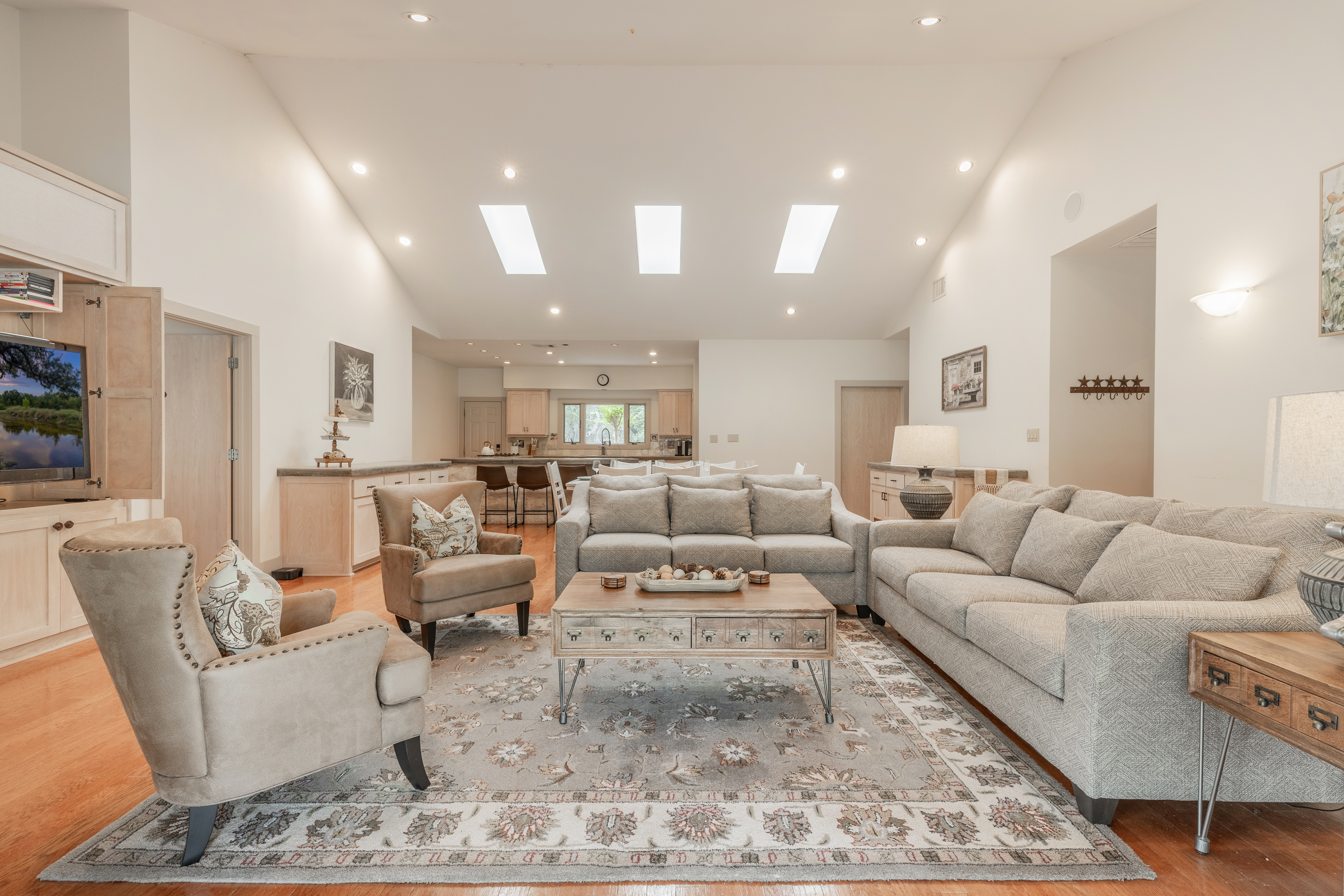 Pool, Tennis & Pickleball Ultimate Hill Country Retreat| Creek| Sleeps 10