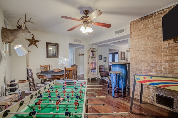 Spacious Austin 4BR Retreat | Game Room & Hot Tub