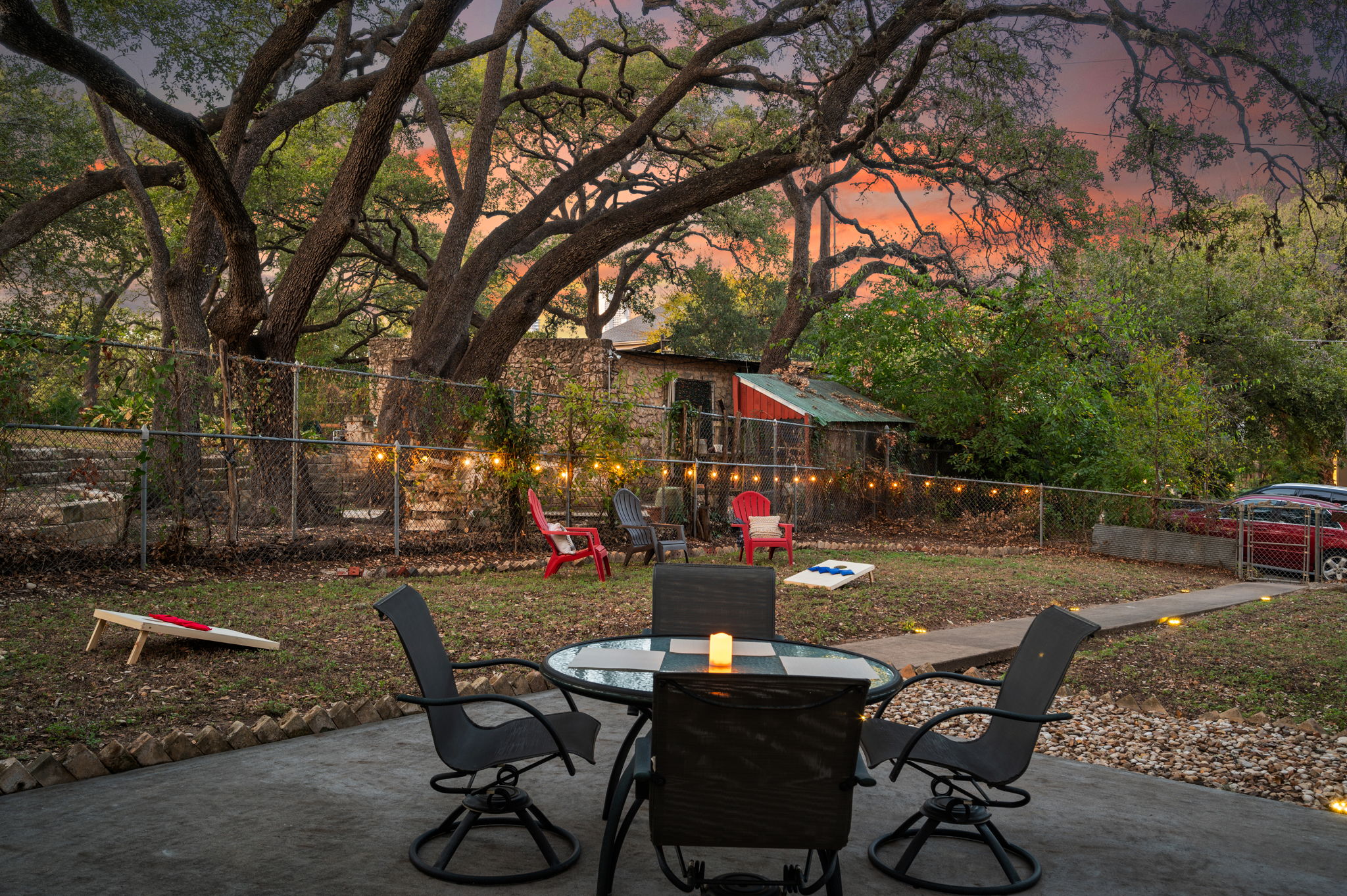 The Yellow Rose of SoCo:Charming Home Steps from South Congress and 1 mile to Downtown