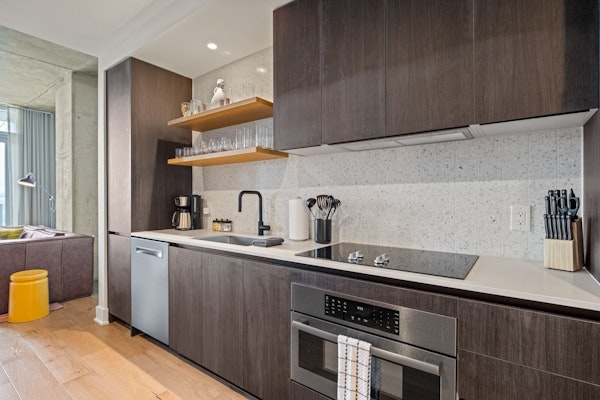 Downtown Luxury 2BR | Rainey St | Pool | Gym | WFH Ready