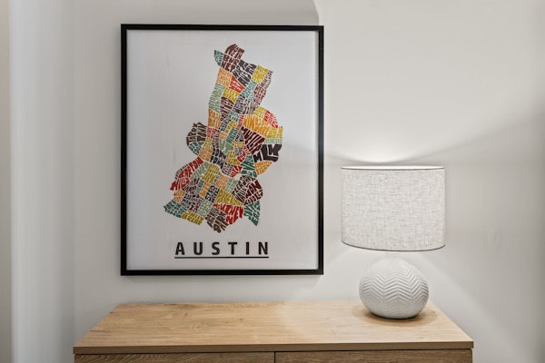 Downtown Luxury 2BR | Rainey St | Pool | Gym | WFH Ready