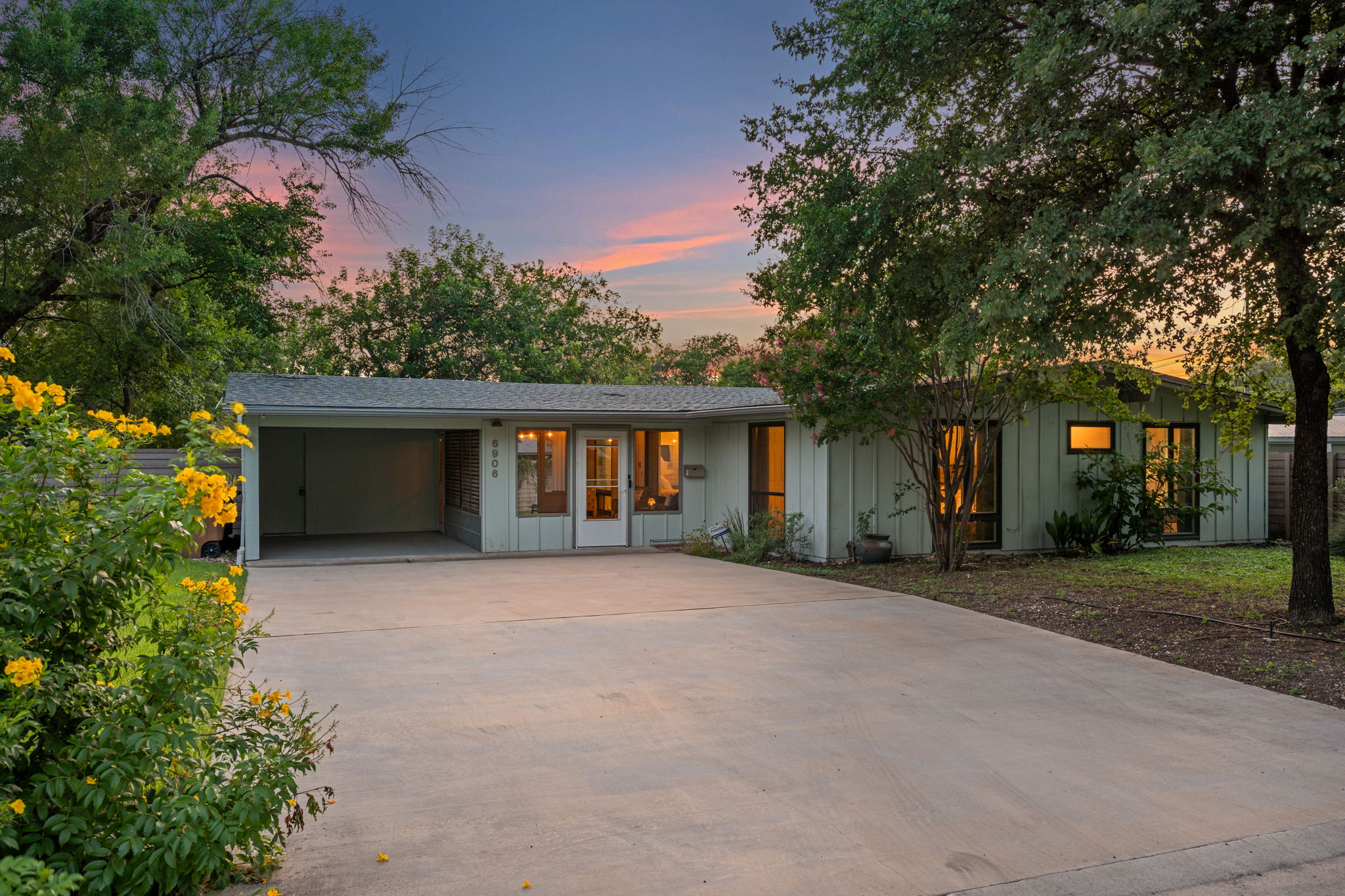 3BR Austin Haven | Near UT | Q2 | the Domain | Downtown