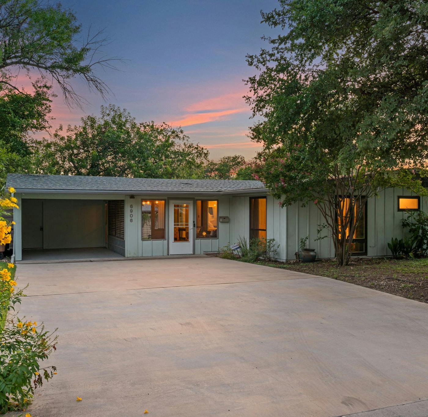 3BR Austin Haven | Near UT | Q2 | the Domain | Downtown