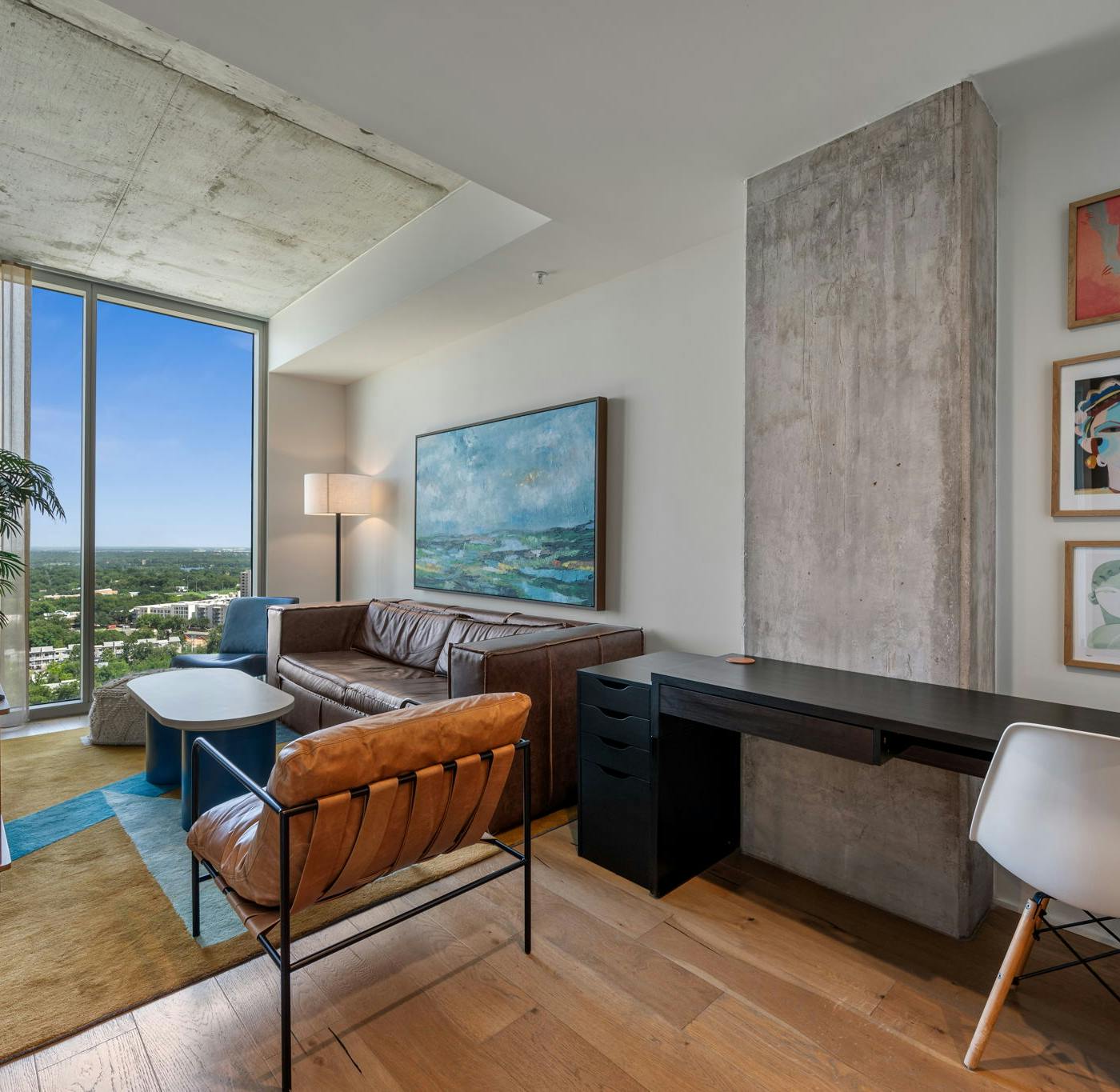 Natiivo Luxury Lakeview 1BR | Walk to  Rainey | Pool | Gym | WFH