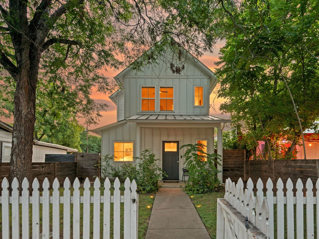 Group-Friendly 4BR | Steps from East Austin Fun