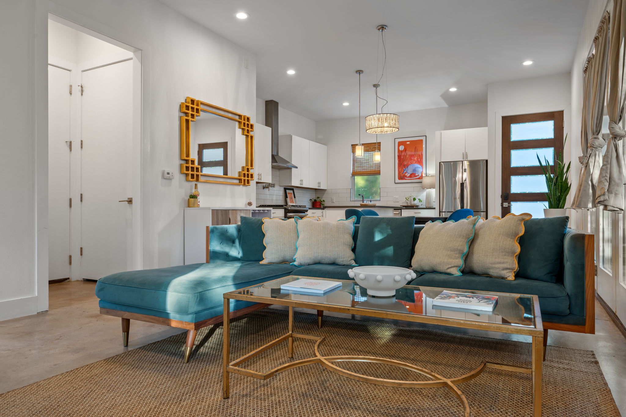 East Austin 3BR • Sleeps 8 + Free Parking • 2.7mi DT