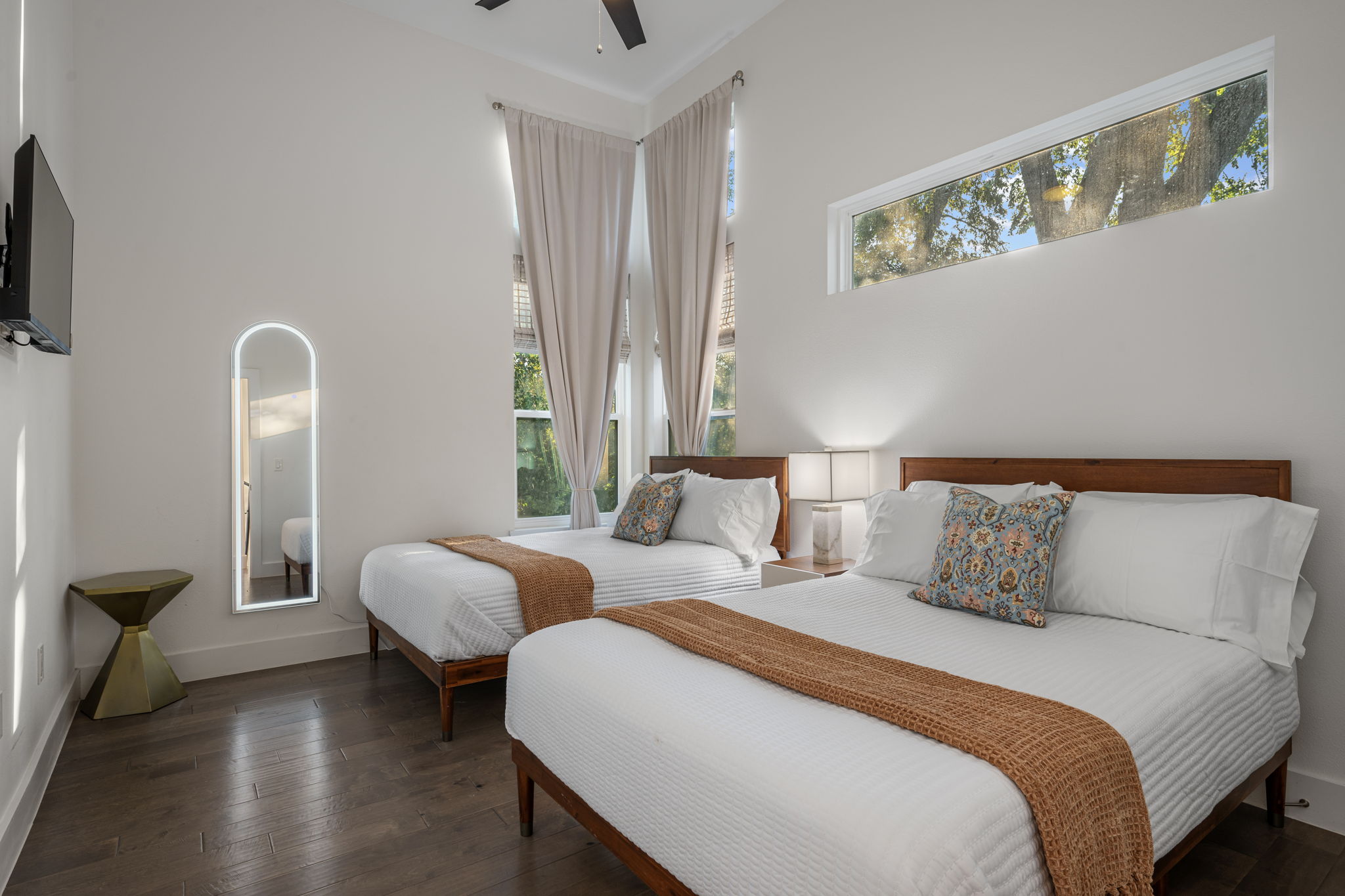 East Austin 3BR • Sleeps 8 • Free Parking • ACL + F1