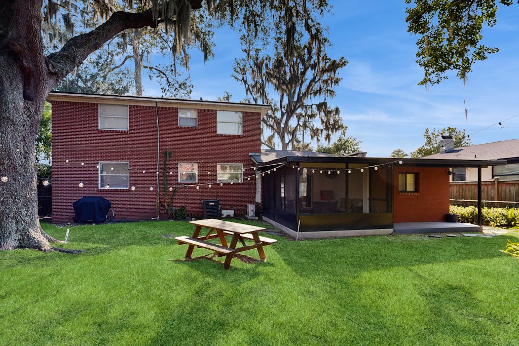 Stylish Avondale Home – Pet-Friendly & Walkable