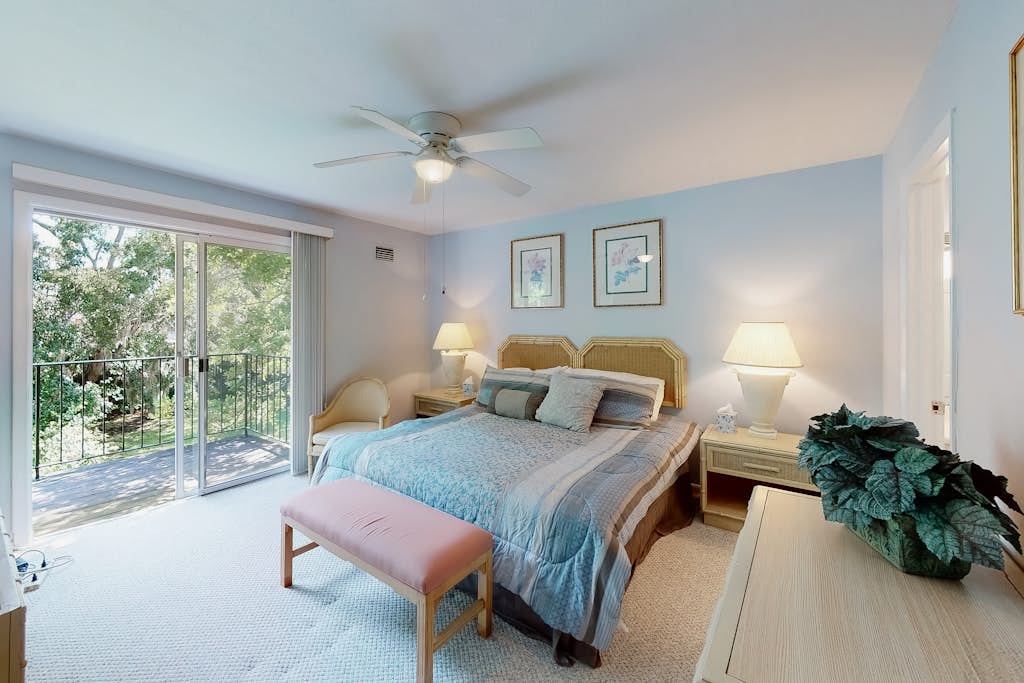 Condo with central AC, washer/dryer, shared outdoor pool, & on-site golf