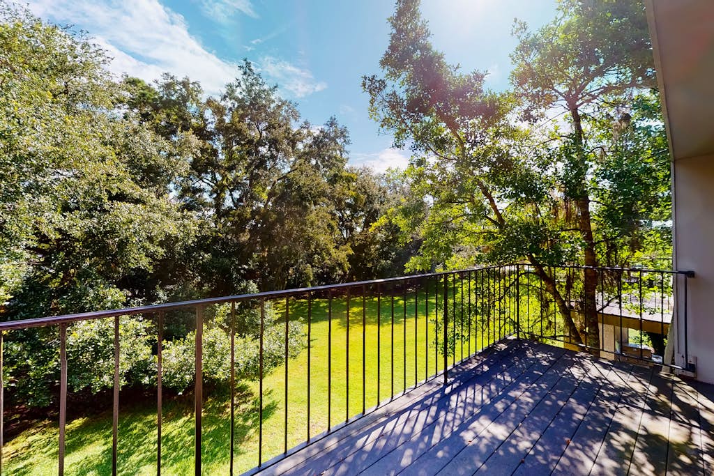 Condo with central AC, washer/dryer, shared outdoor pool, & on-site golf