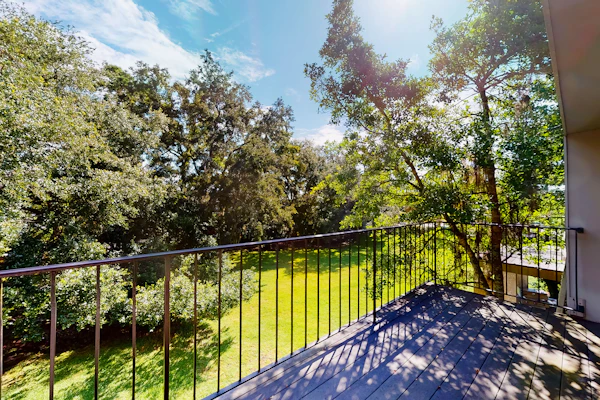 Condo with central AC, washer/dryer, shared outdoor pool, & on-site golf