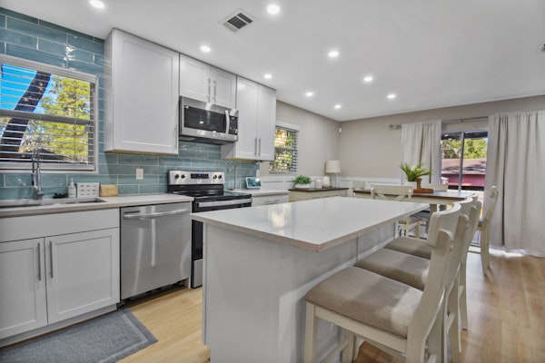 Family & Pet-Friendly Home Near Beach, Downtown & Boat Ramp