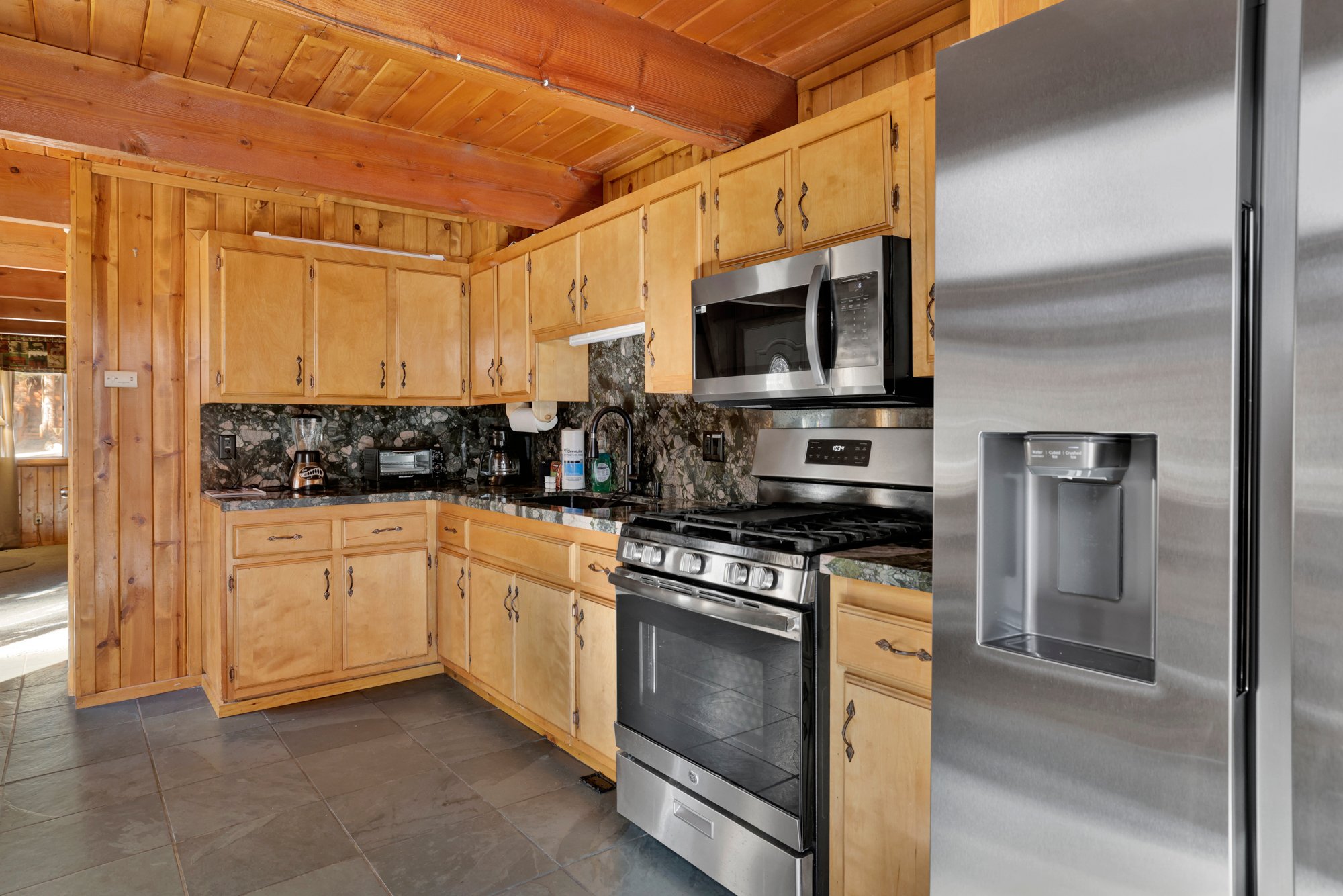 The Cave at Big Bear Lake - Adorable Mountain Retreat w/ Hot Tub