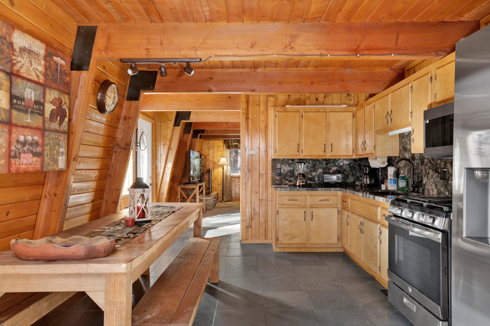 The Cave at Big Bear Lake - Adorable Mountain Retreat w/ Hot Tub